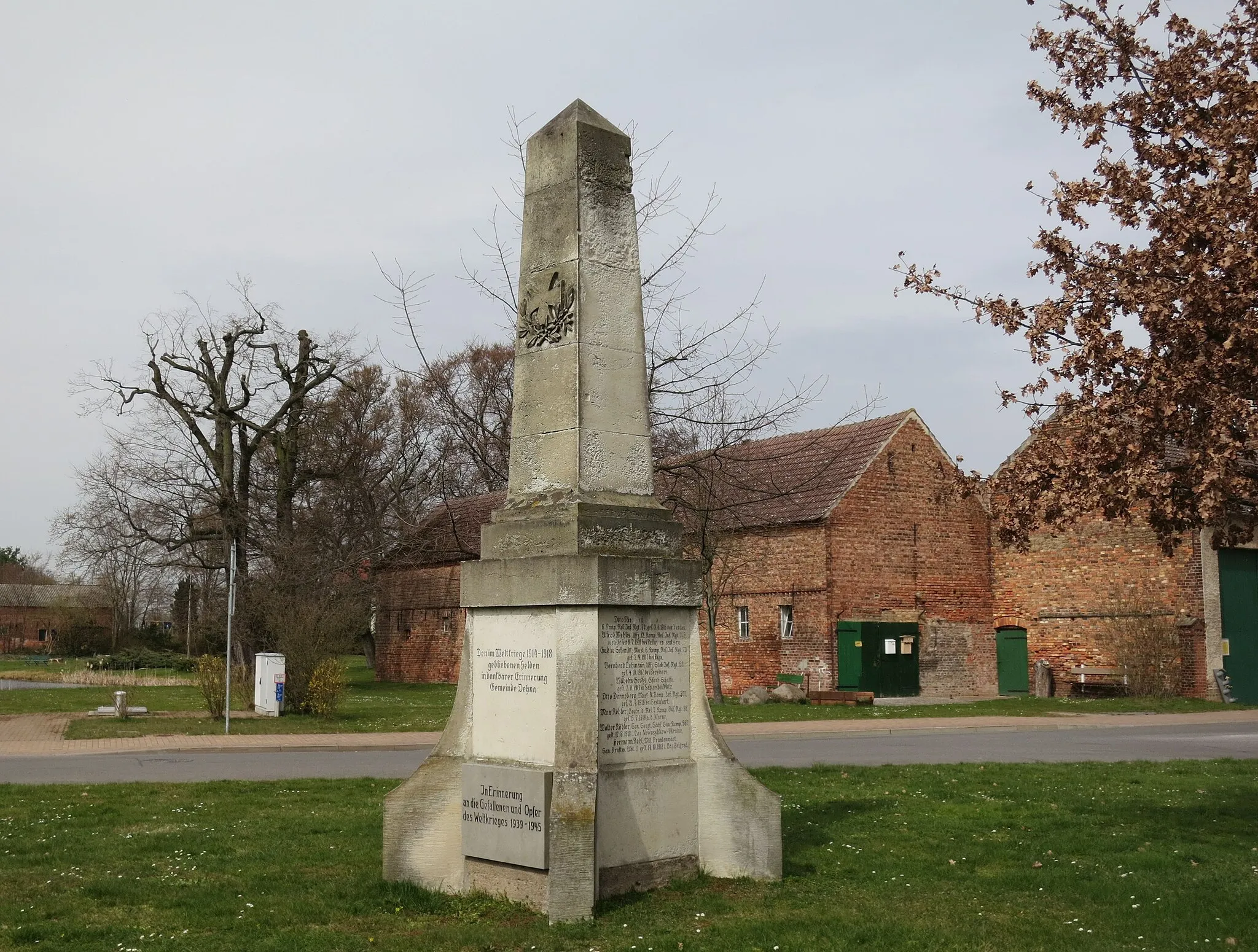 Photo showing: Kriegerdenkmal Oehna, denkmalgeschützt