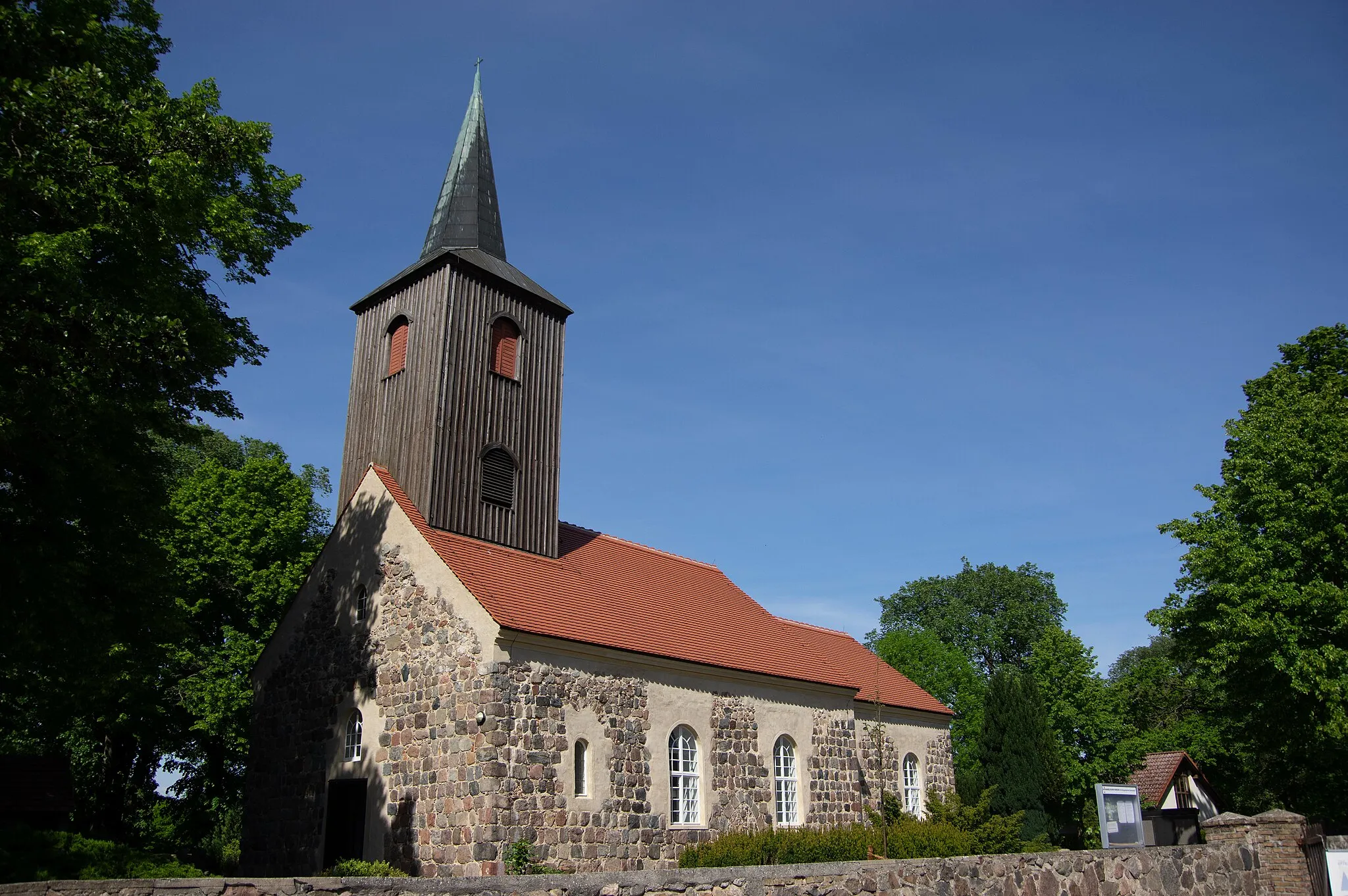 Photo showing: Sputendort ist ein Ortsteil von Stahnsdorf in Brandenburg. Die Kirche steht unter Denkmalschutz.
