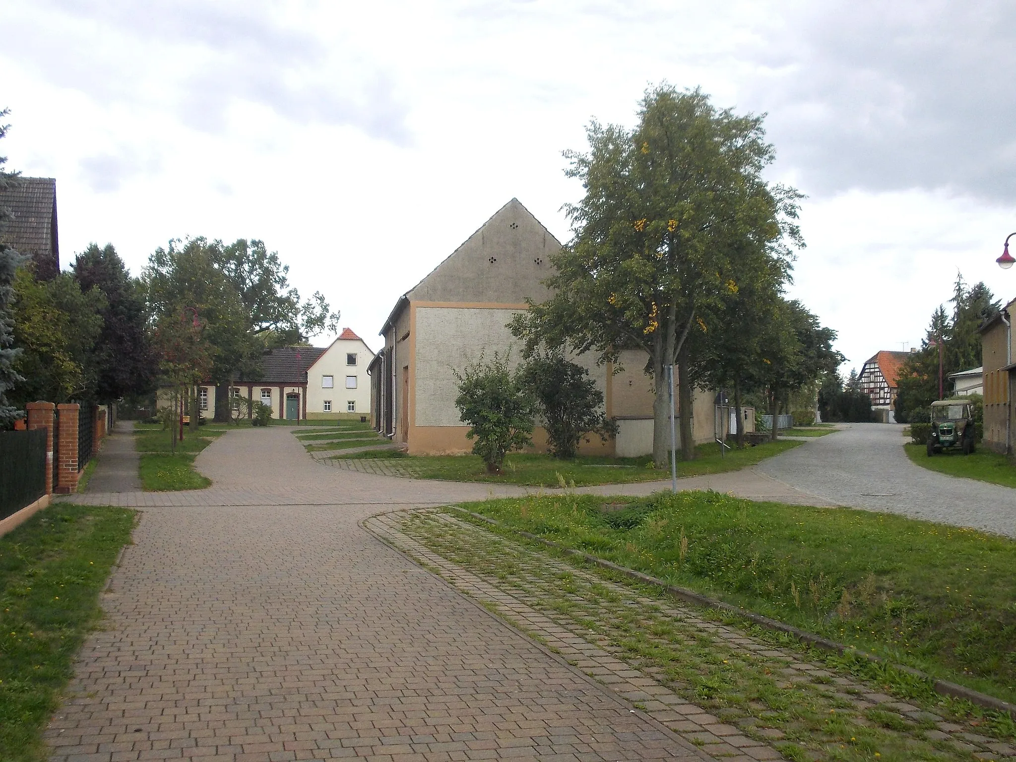 Photo showing: Lindenstrasse in Rehfeld (Falkenberg/Elster, Elbe-Elster district, Brandenburg)