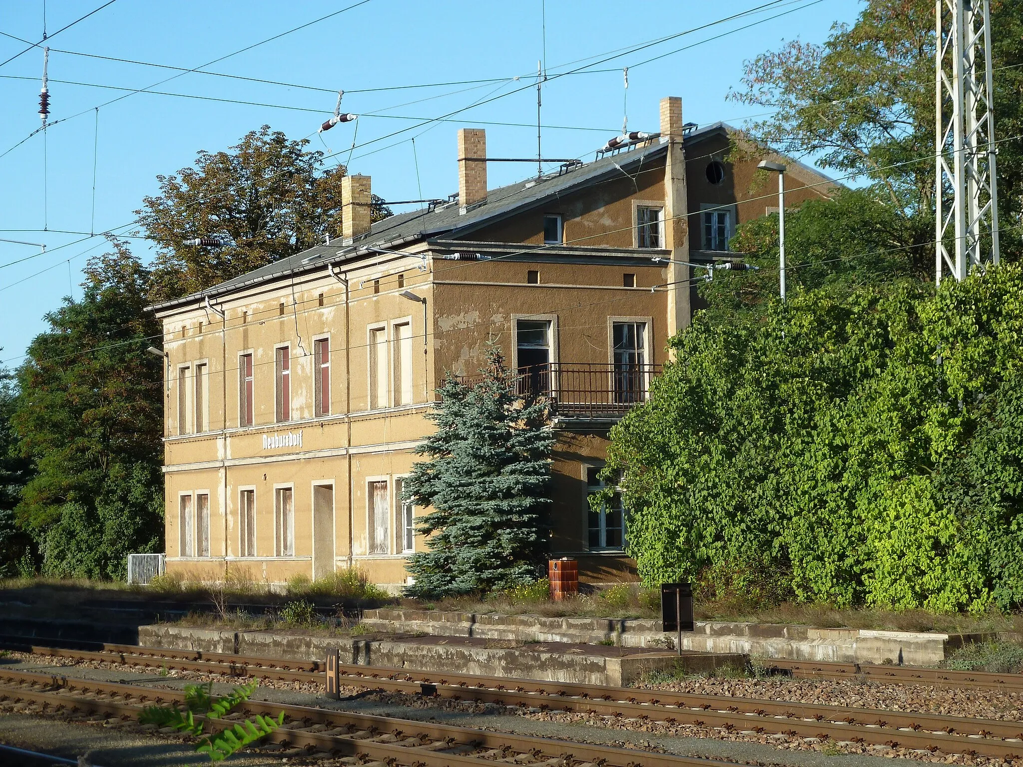 Photo showing: Neuburxdorf railway station