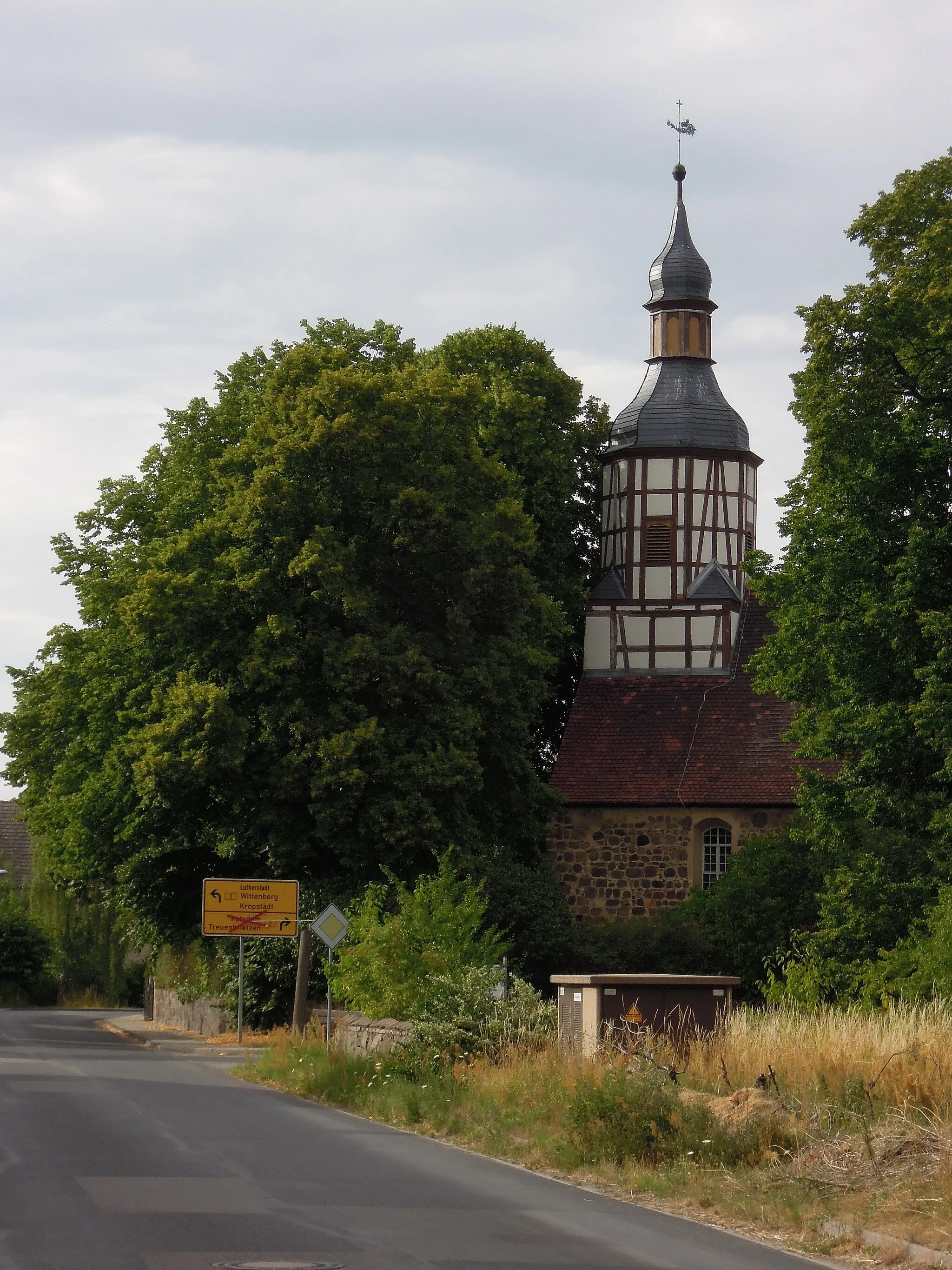 Photo showing: Kirche Marzahna -Südansicht fern hochkant, Schönefelder Straße- im Juli 2022