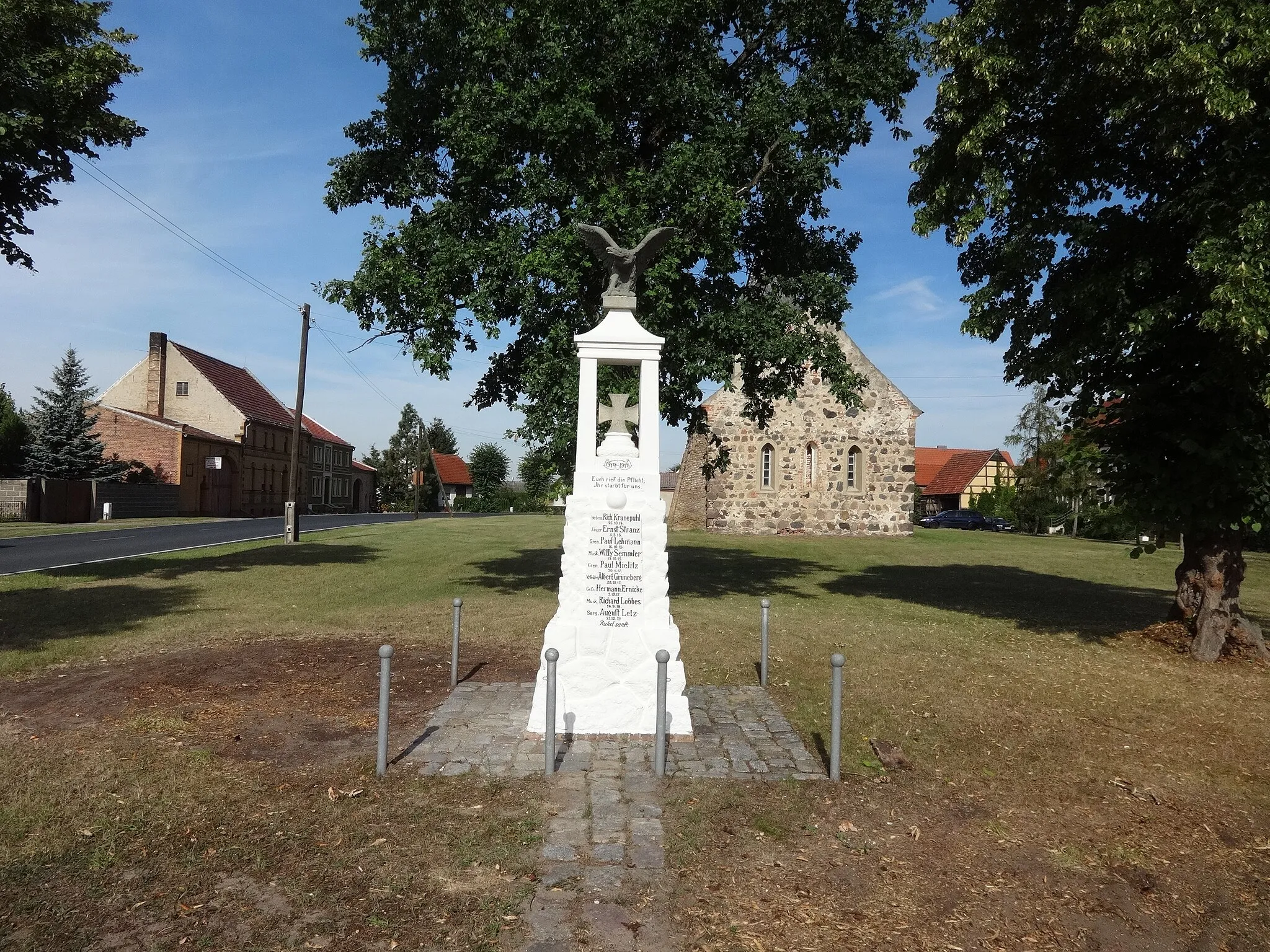 Photo showing: Denkmal für die Gefallenen der Weltkriege in Kemnitz, Gemeinde Nuthe-Urstromtal in Brandenburg