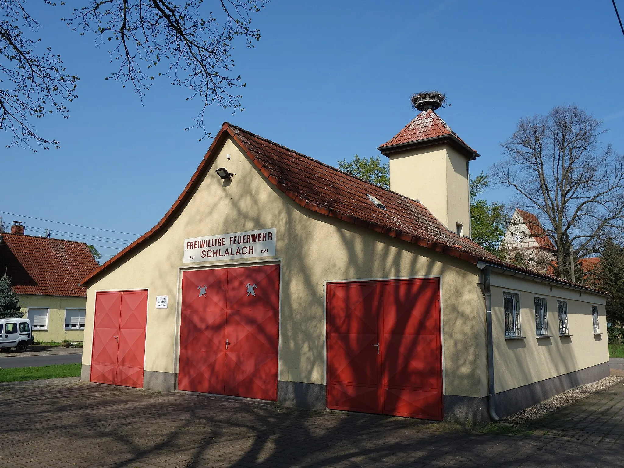 Photo showing: Fire station in Schlalach , Mühlenfließ municipality, Potsdam-Mittelmark district, Brandenburg state, Germany