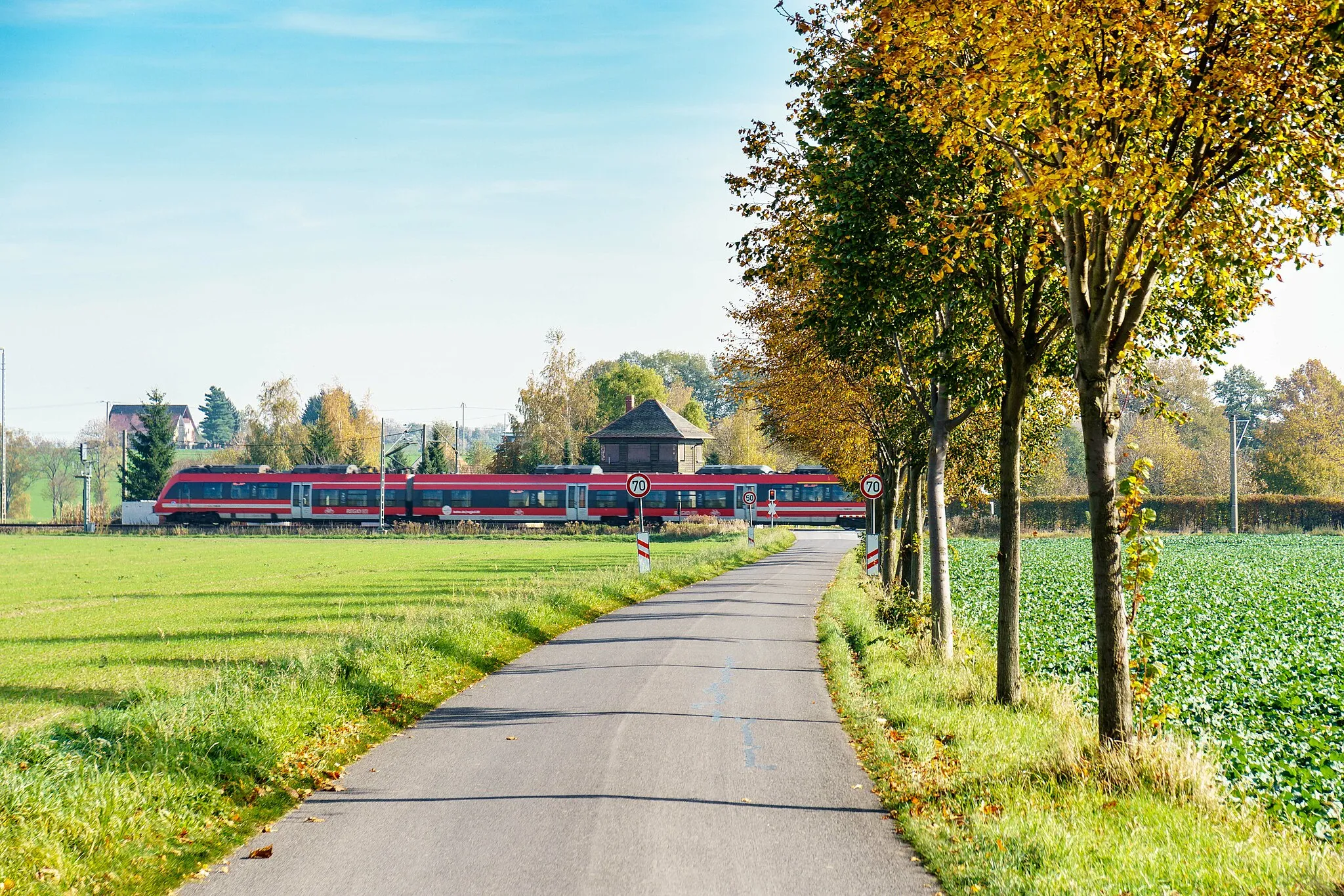 Photo showing: Durchfahrt eines RE am Bk Baßlitz, in Priestewitz OT Baßlitz