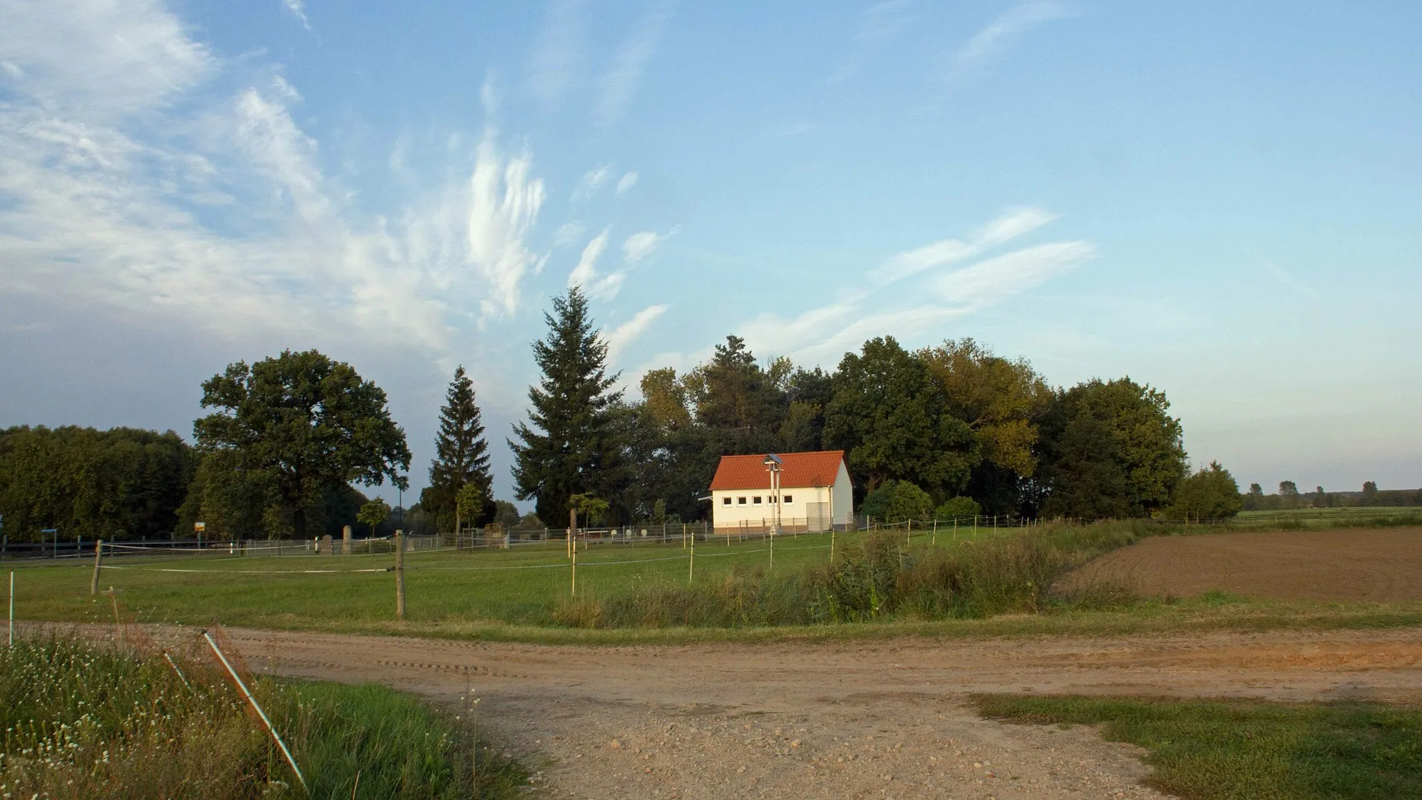 Photo showing: Nettgendorf, cemetery