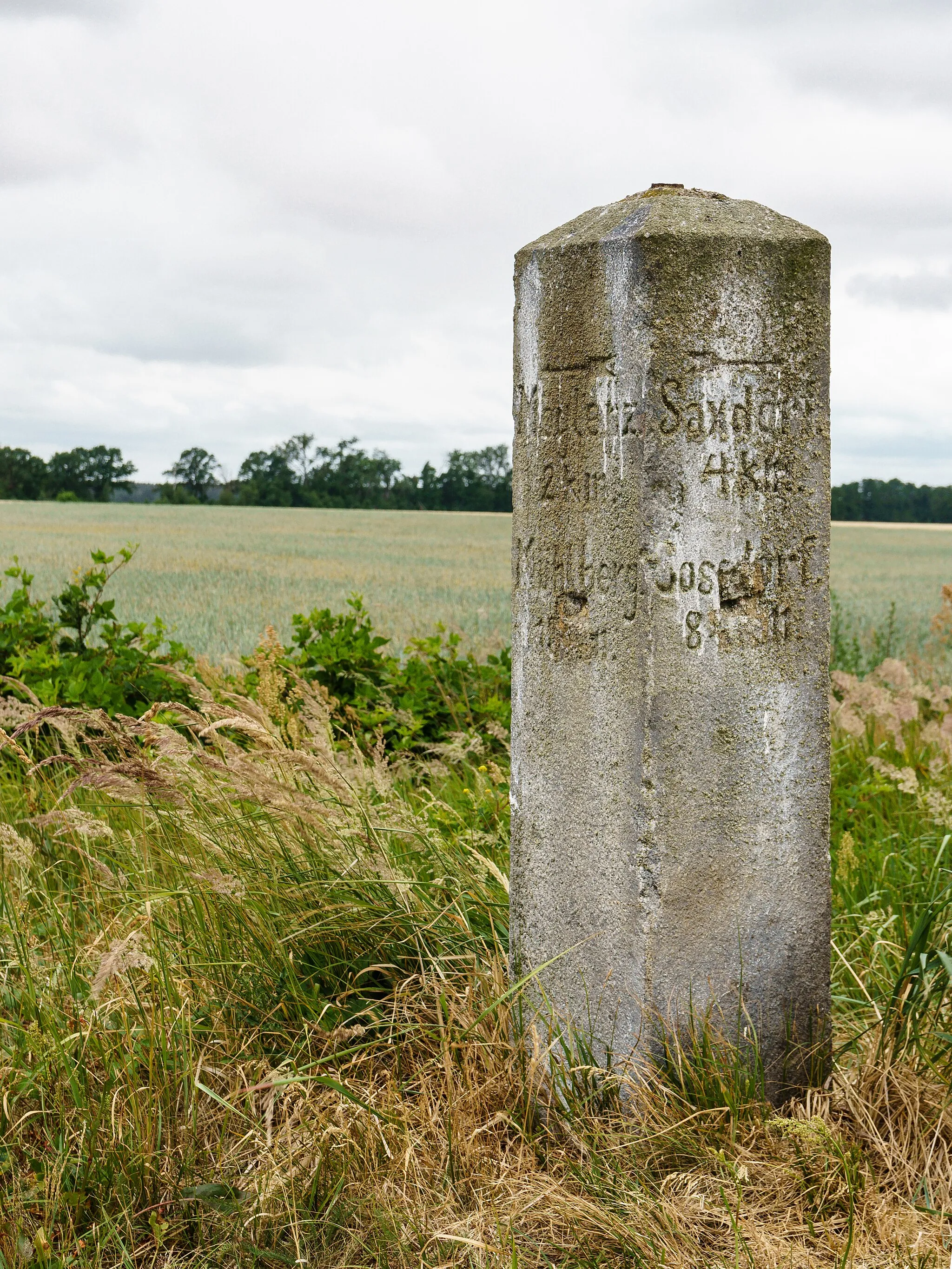 Photo showing: Wegestein an der L 661 in Bad Liebenwerda OT Lausitz.