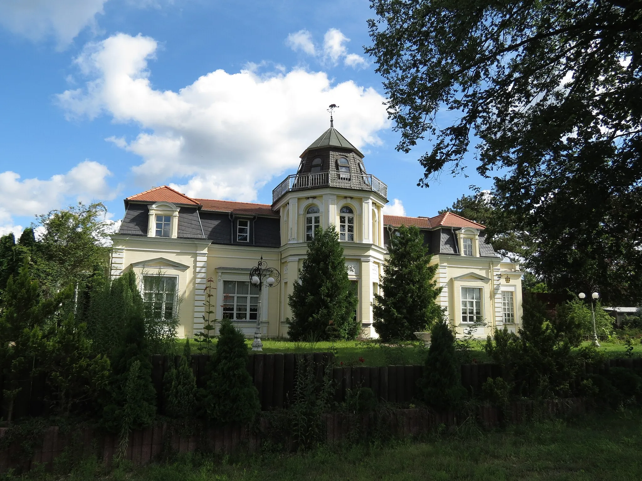 Photo showing: Gutshaus Neuhof, Westseite, Neuhof, Gemeindeteil der Stadt Zossen, Brandenburg, Deutschland