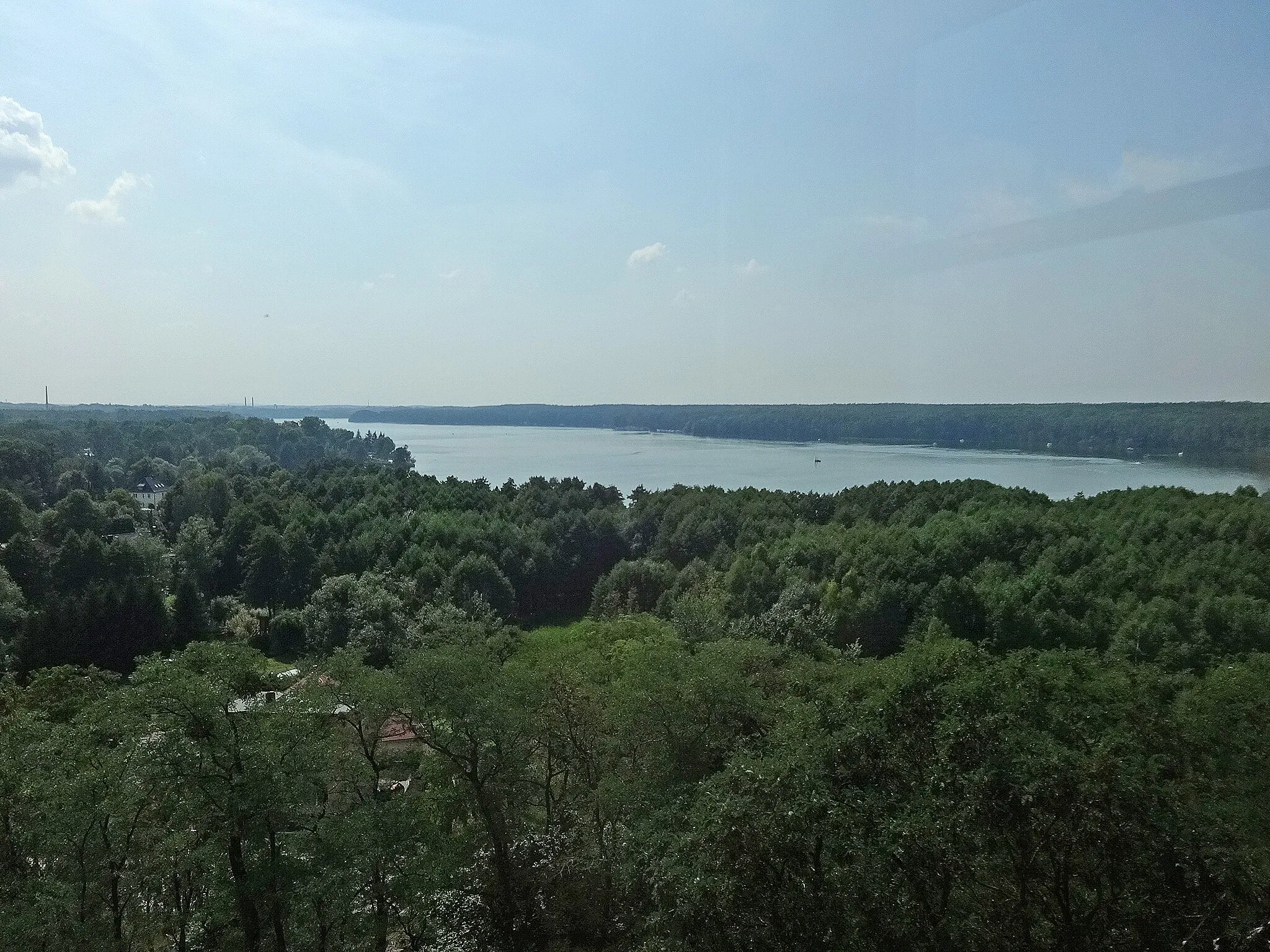 Photo showing: Blick vom Wachtelturm in Hennickendorf auf den Großen Stienitzsee