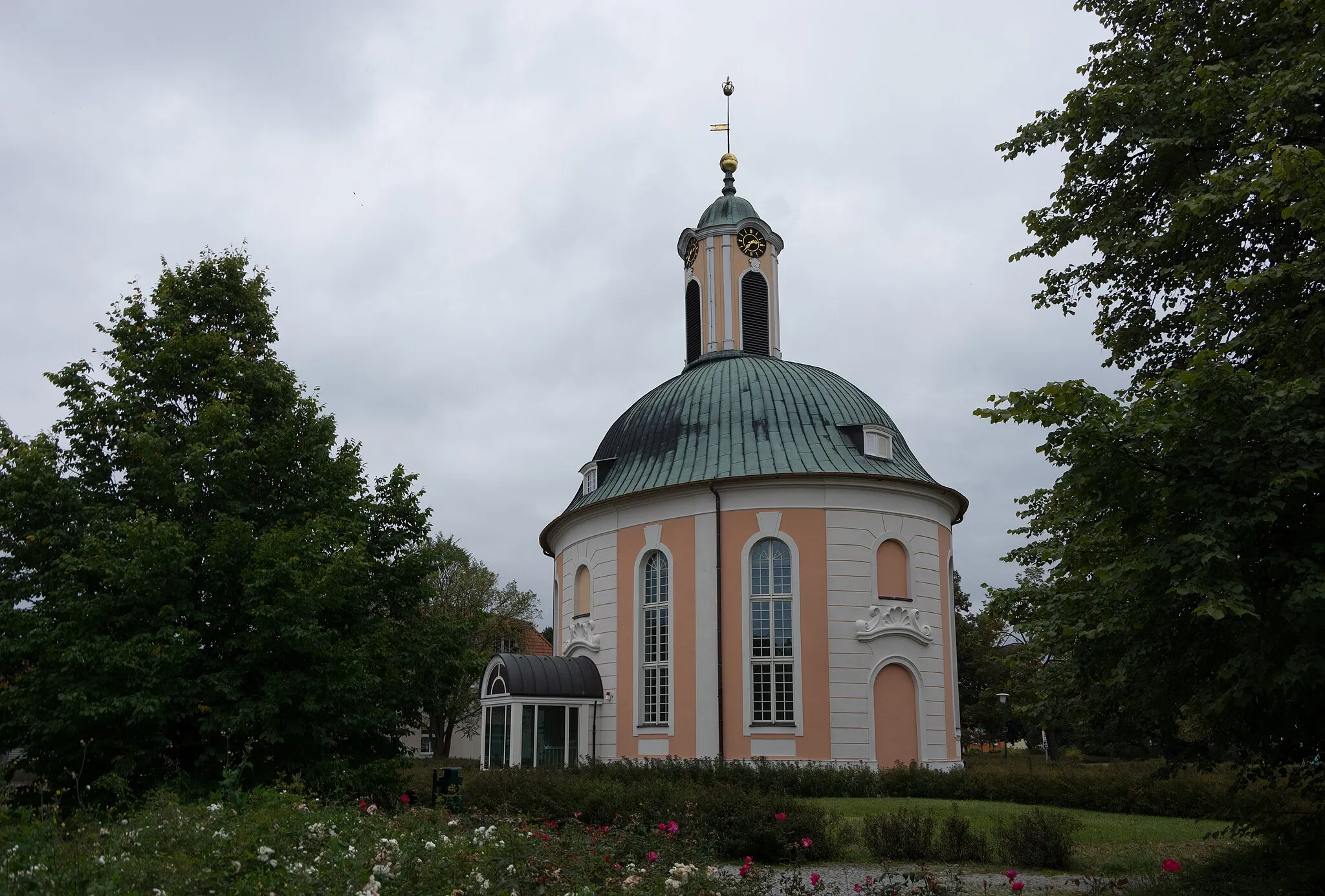 Photo showing: Schwedt/Oder in Brandenburg. Der Berlischky-Pavillon war die alte Französische Kirche. Heute ist eine ein Veranstaltungszentrum.