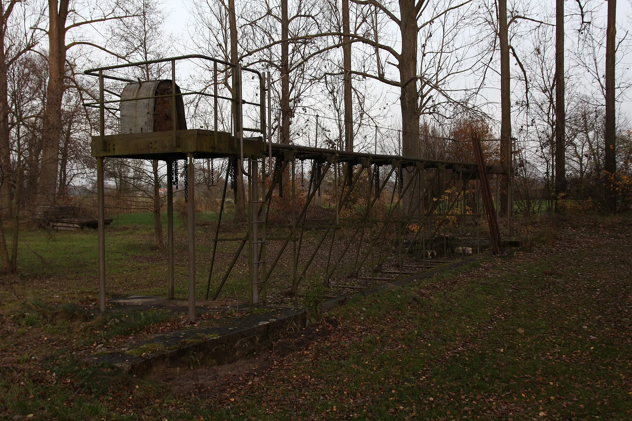 Photo showing: Technisches Denkmal Leibsch: Wehr-Teil: altes Nadelwehr