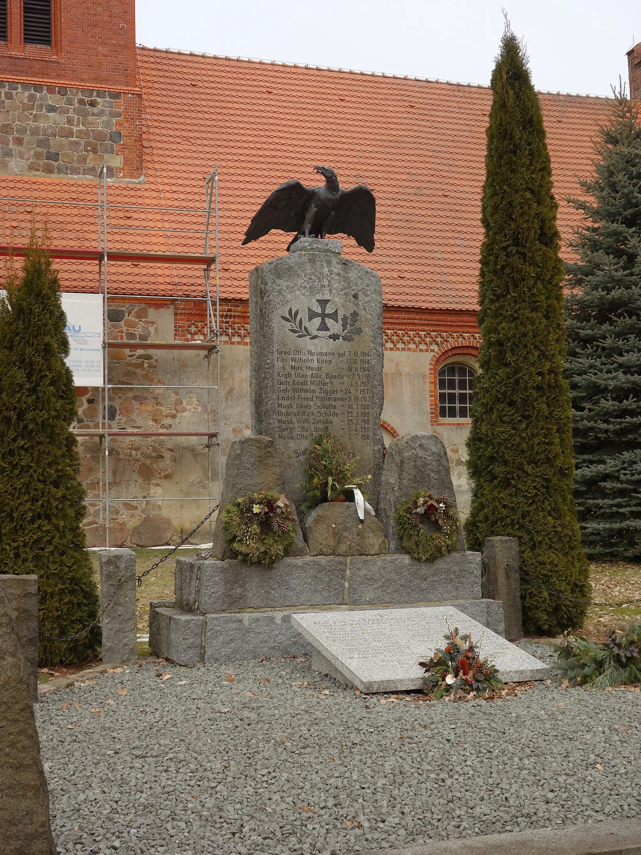 Photo showing: War memorial in Falkenhagen, Pritzwalk municipality, Prignitz district, Brandenburg state, Germany