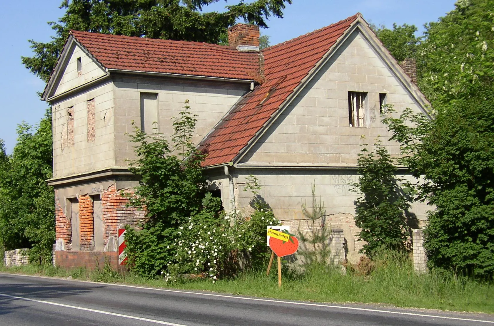 Photo showing: Chausseehaus in Werftpfuhl (ehemals Zollstation von Hirschfelde, jetzt Werneuchen-Hirschfelde) in Brandenburg, Deutschland. Im Jahr 2010 abgerissen.