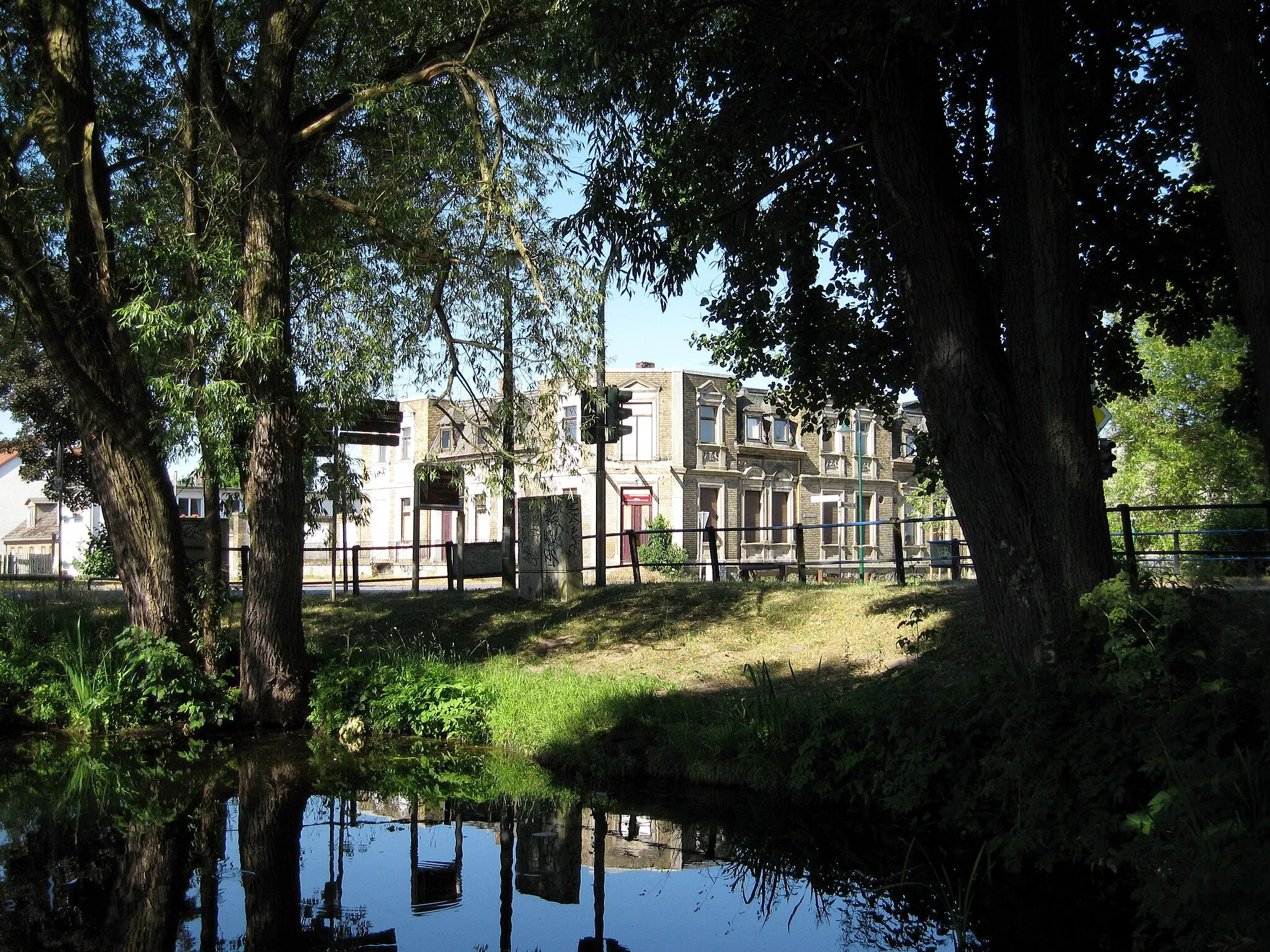 Photo showing: Damm der B 109 am Langen Trödel in Zerpenschleuse, Gemeinde Wandlitz, Landkreis Barnim, Land Brandenburg, Deutschland