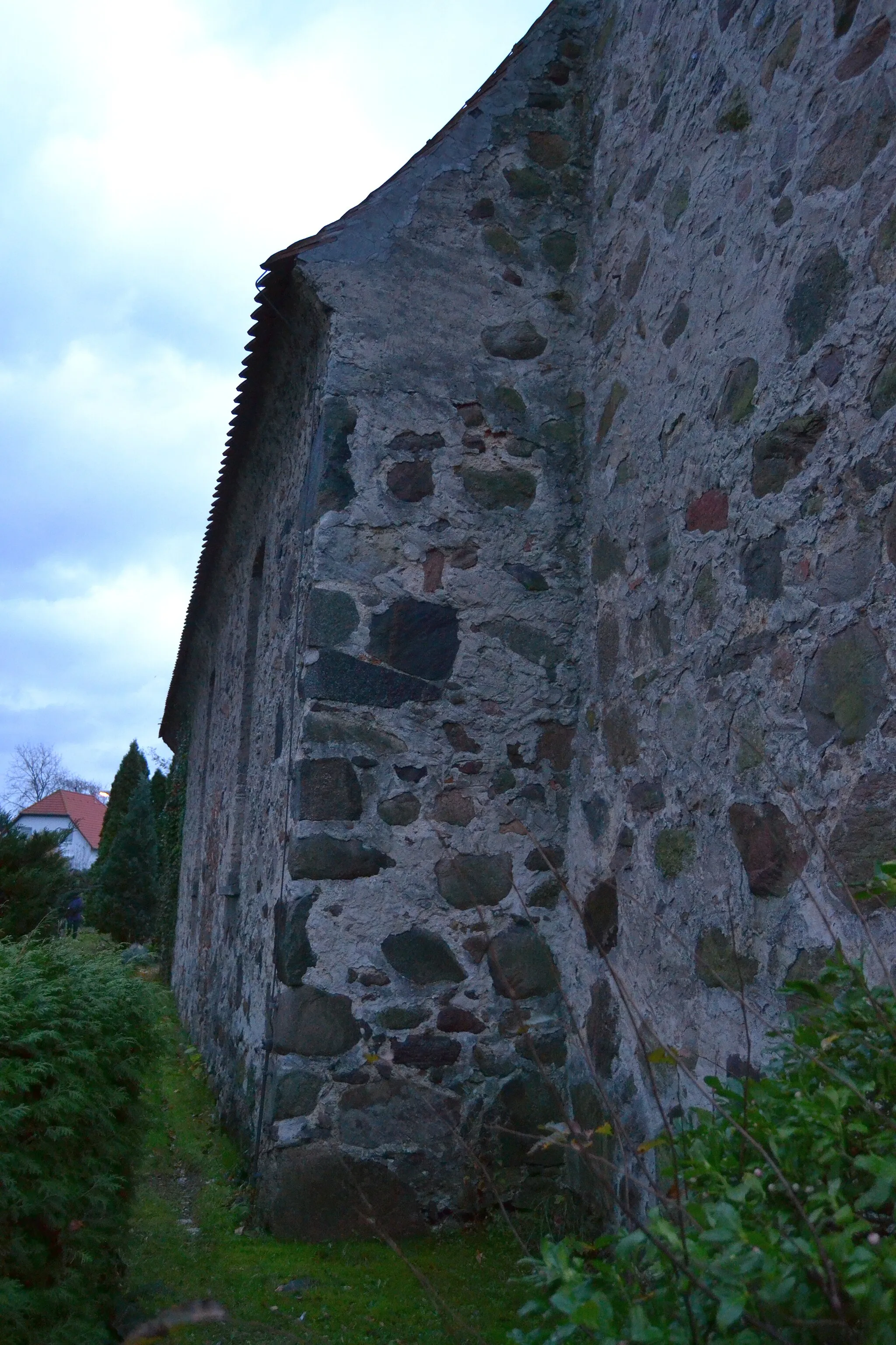 Photo showing: Dorfkirche und Kirchhof von Klein-Schönebeck (Schöneiche bei Berlin).