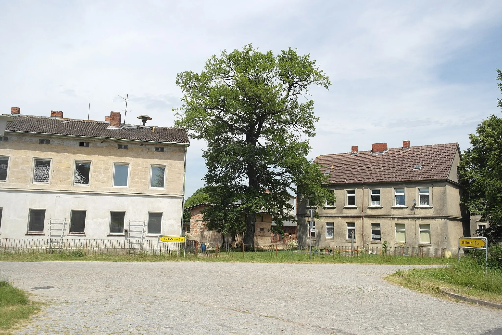 Photo showing: Zwei Beamtenwohnhäuser beim Bf. Klein Warnow, denkmalgeschützt