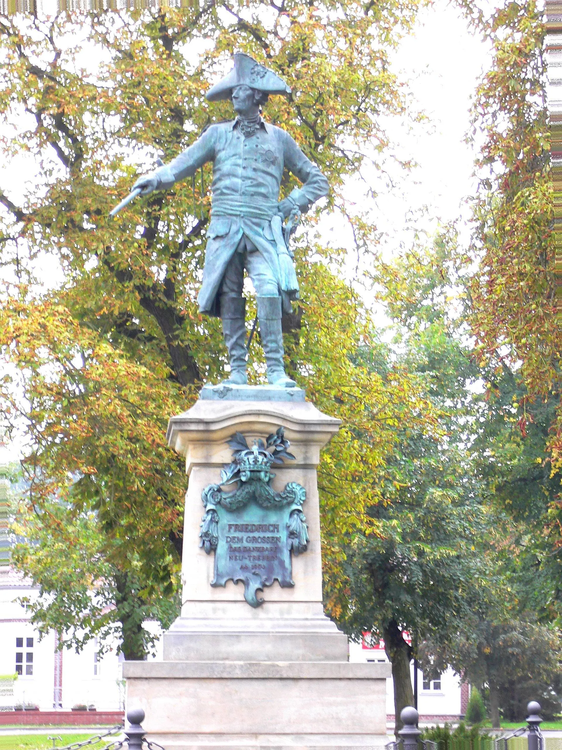 Photo showing: Der neue Alte Fritz in Neutrebbin im Oderbruch. Nach dem zerstörten Original von Heinrich Wefing (1904) durch den Bildhauer Roland Rother 1994 neu errichtet.