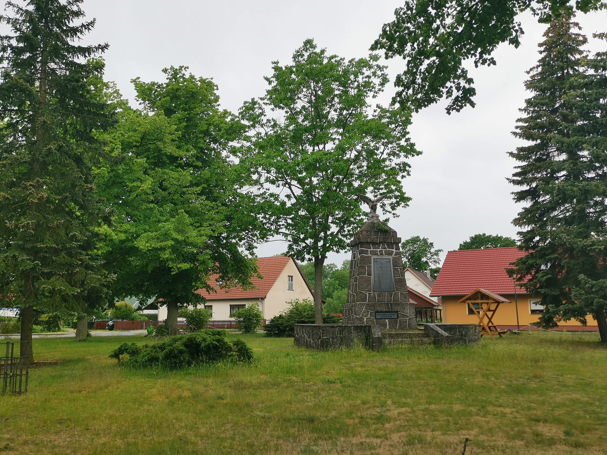 Photo showing: Kriegerdenkmal in Alt-Schadow