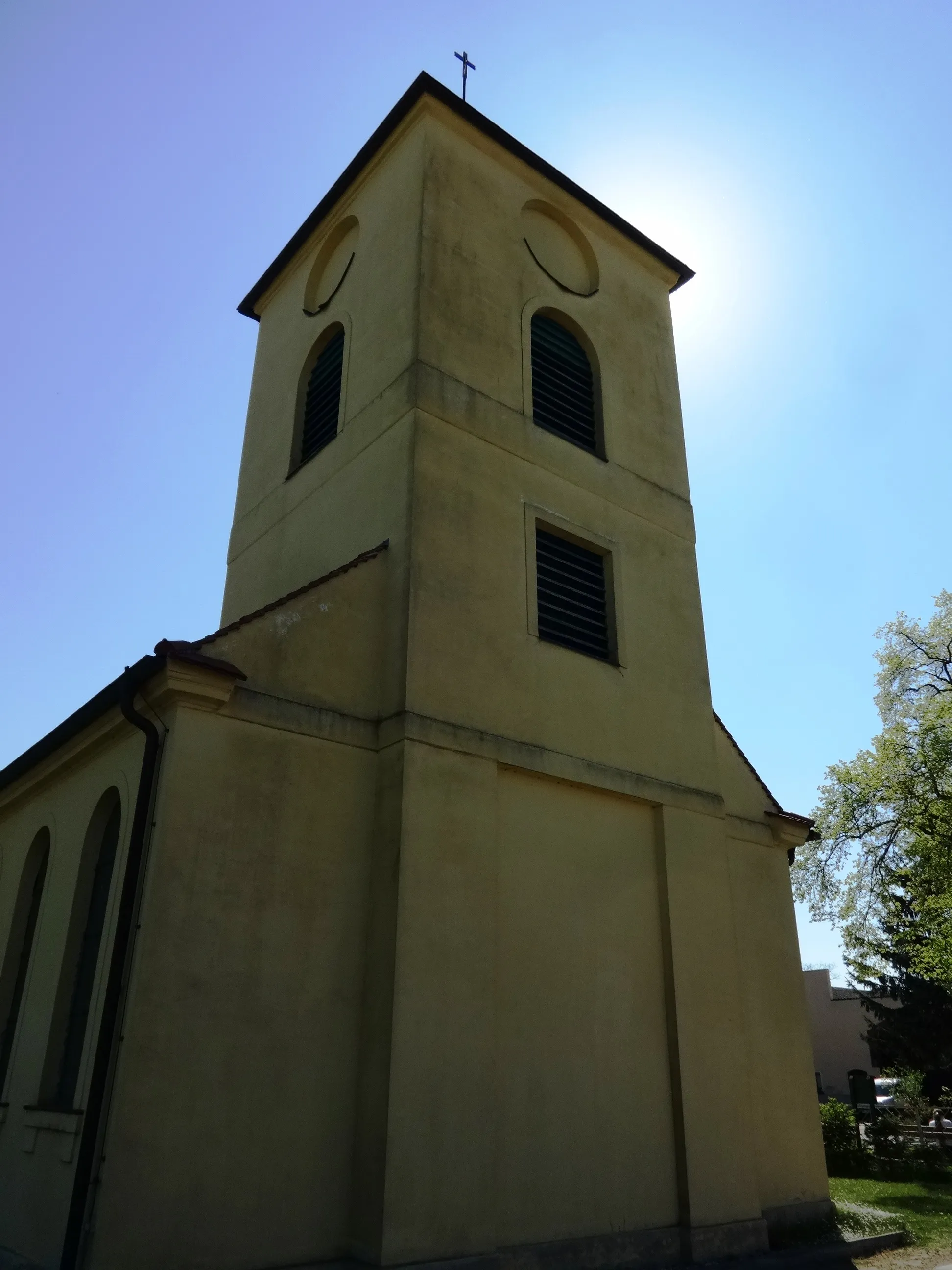 Photo showing: Die evangelische Dorfkirche Salzbrunn ist eine Saalkirche, die in den Jahren 1784/1785 von den Pfälzer Siedlern errichtet wurde. In den Jahren 2003 und 2004 erfolgte eine umfangreiche Sanierung. Im Innern befindet sich eine schlichte Ausstattung aus der Bauzeit.