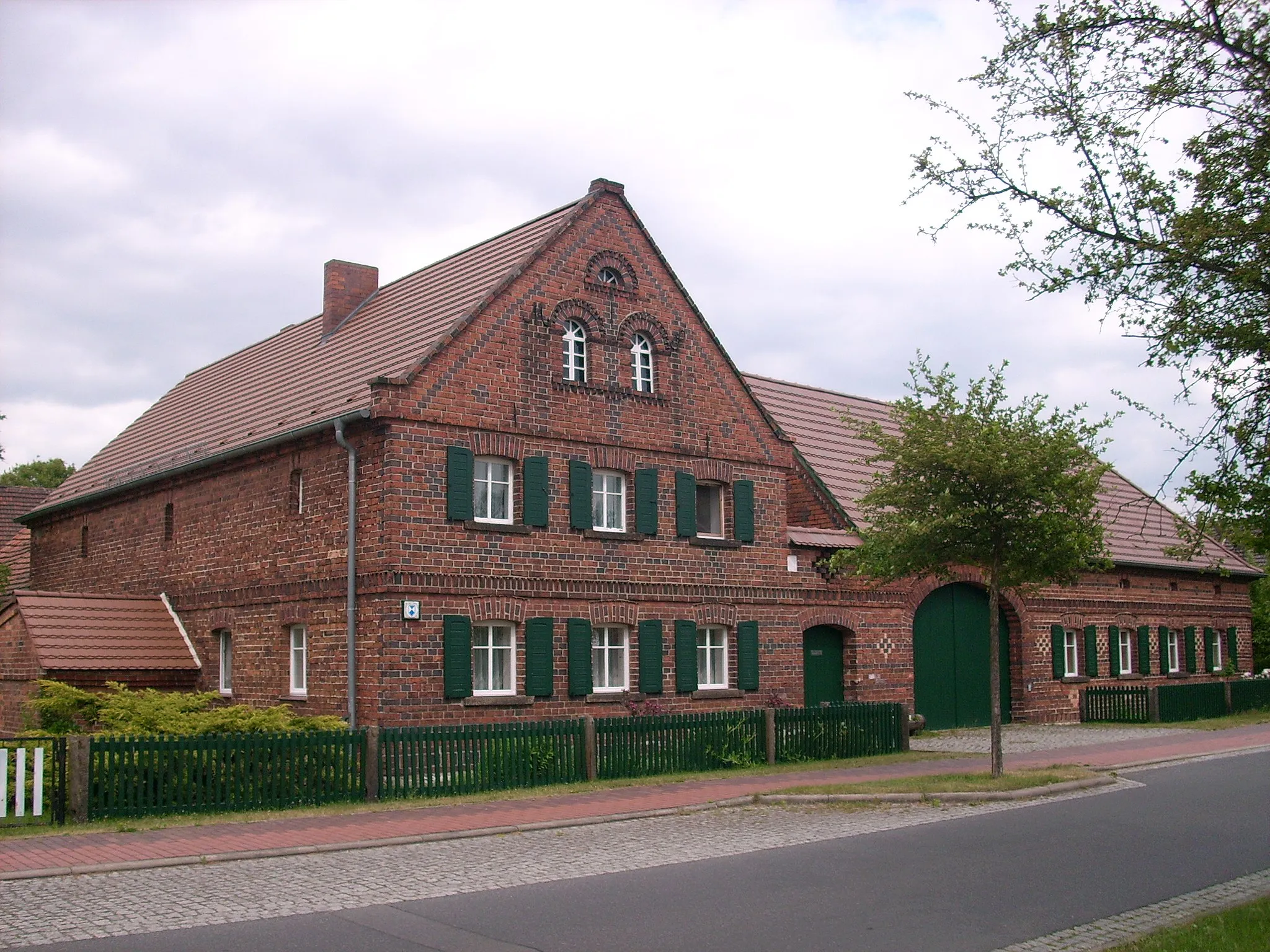 Photo showing: denkmalgeschütztes Gehöft, Am Anger 2 in Bergen (Elsterheide)