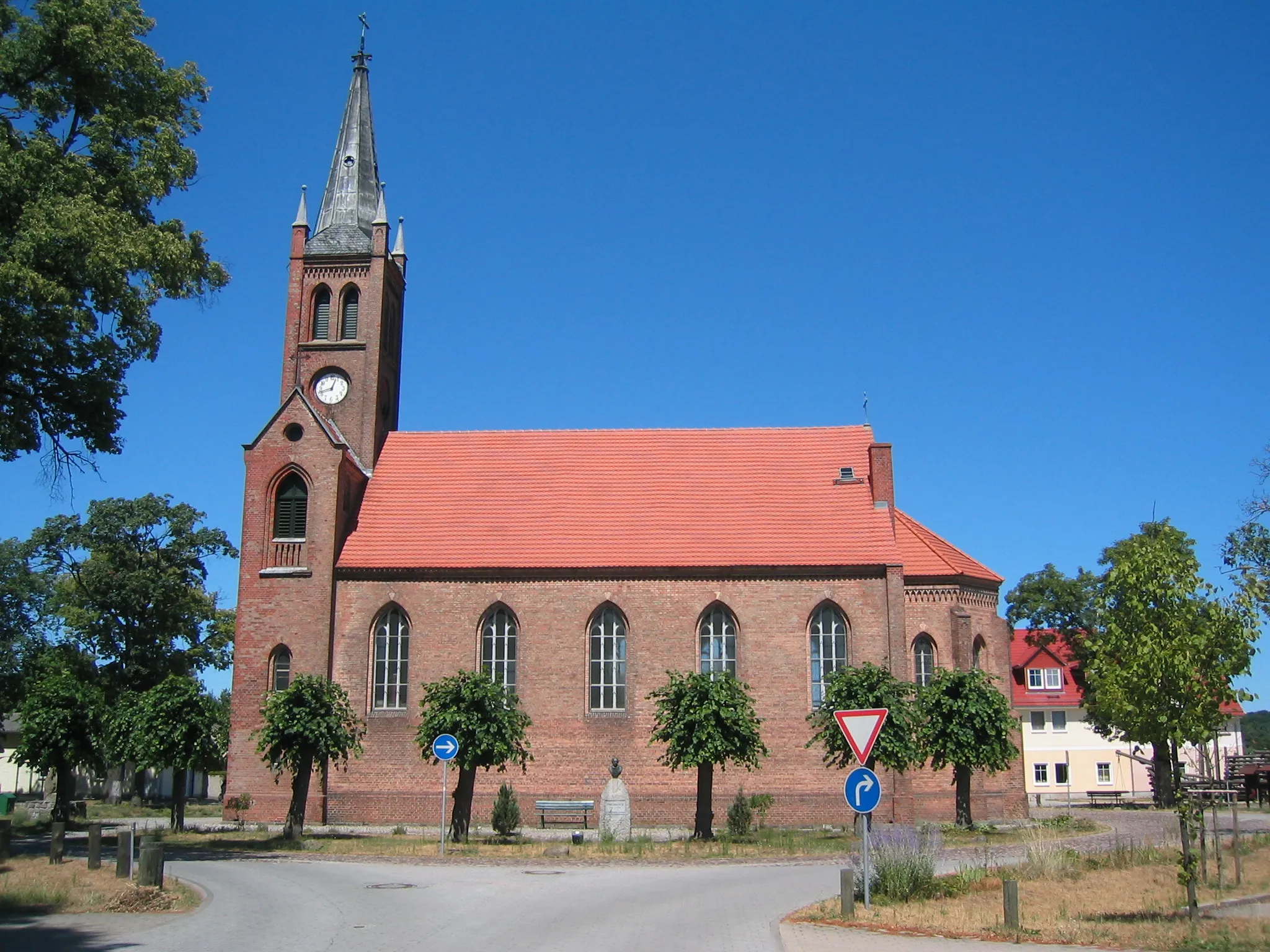 Photo showing: Southern view of Marienwerder (Brandenburg) church, Barnim district, Brandenburg state, Germany