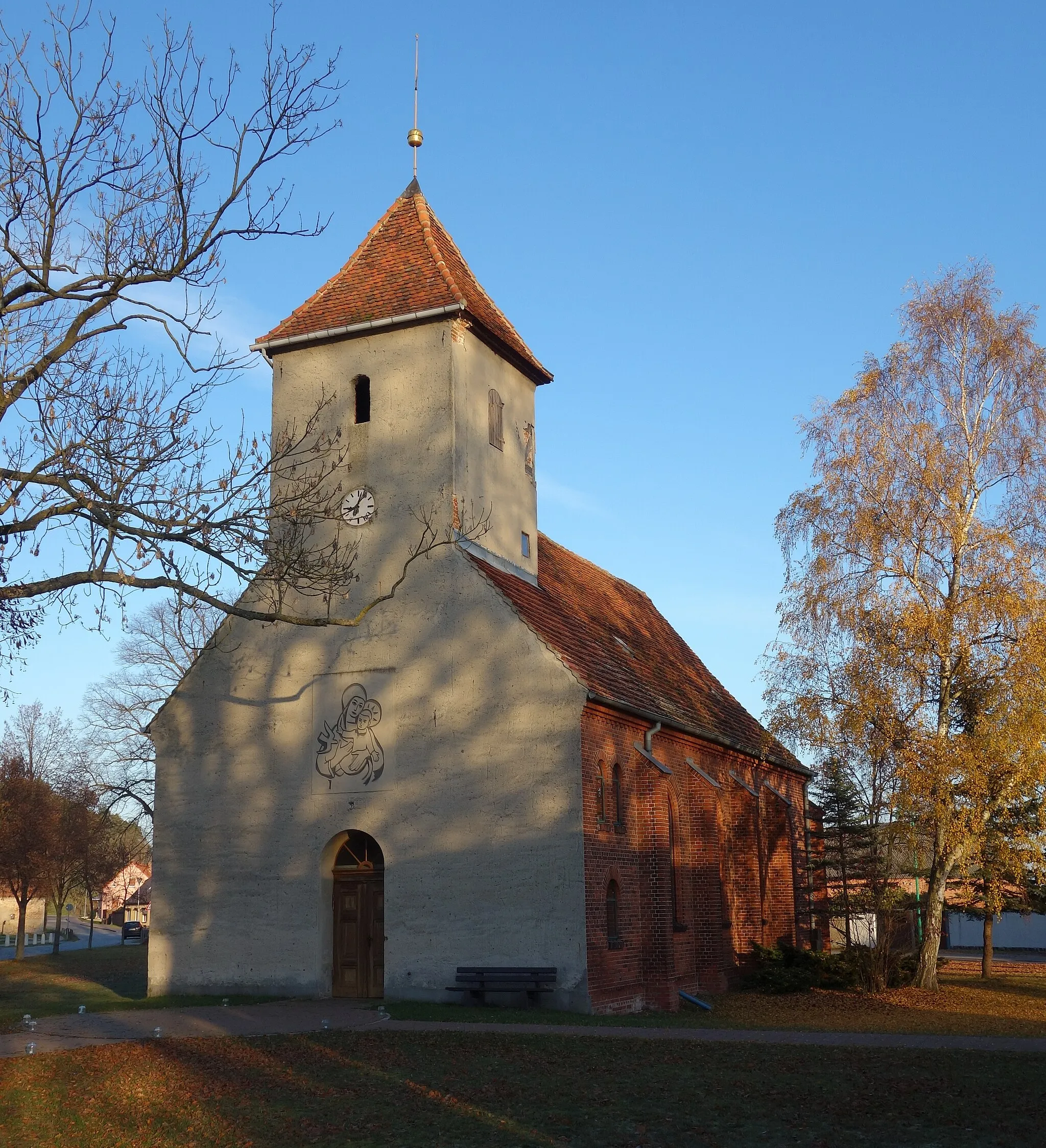 Photo showing: South-western view of church in Göttlin, Rathenow municipality, Havelland district, Brandenburg state, Germany