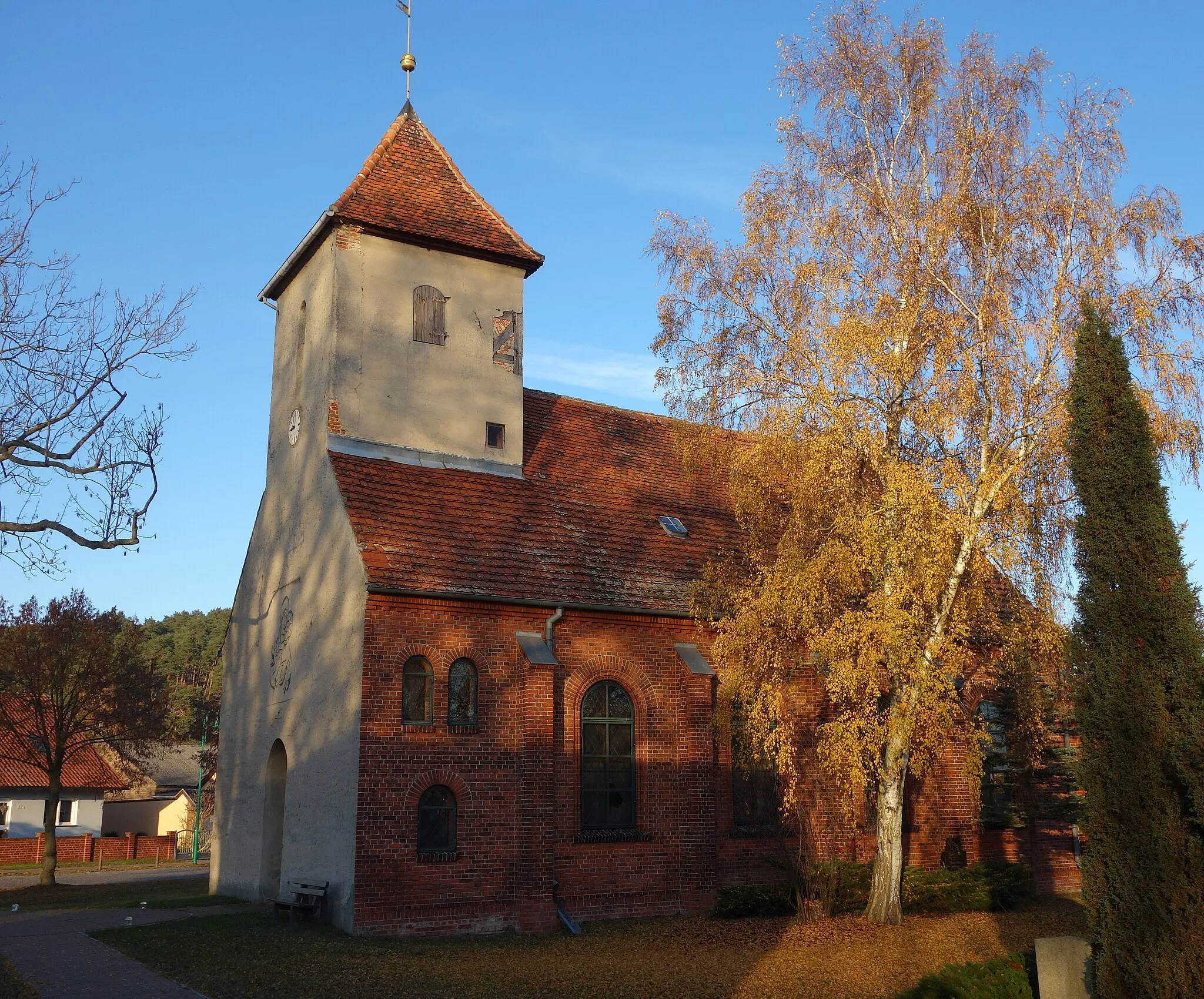 Photo showing: South-south-western view of church in Göttlin, Rathenow municipality, Havelland district, Brandenburg state, Germany