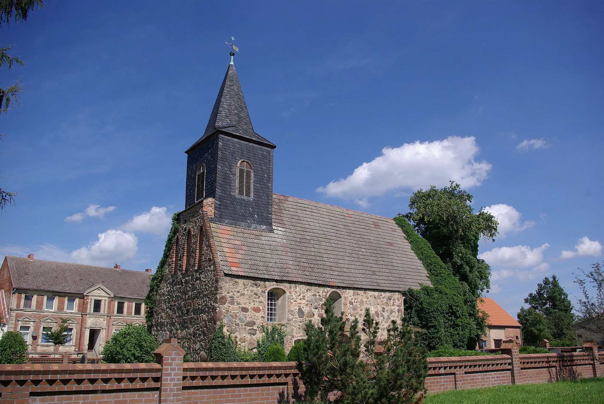 Photo showing: Jüterbog in Brandenburg. Die Kirche im Ortsteil Jüterbog steht unter Denkmalschutz.