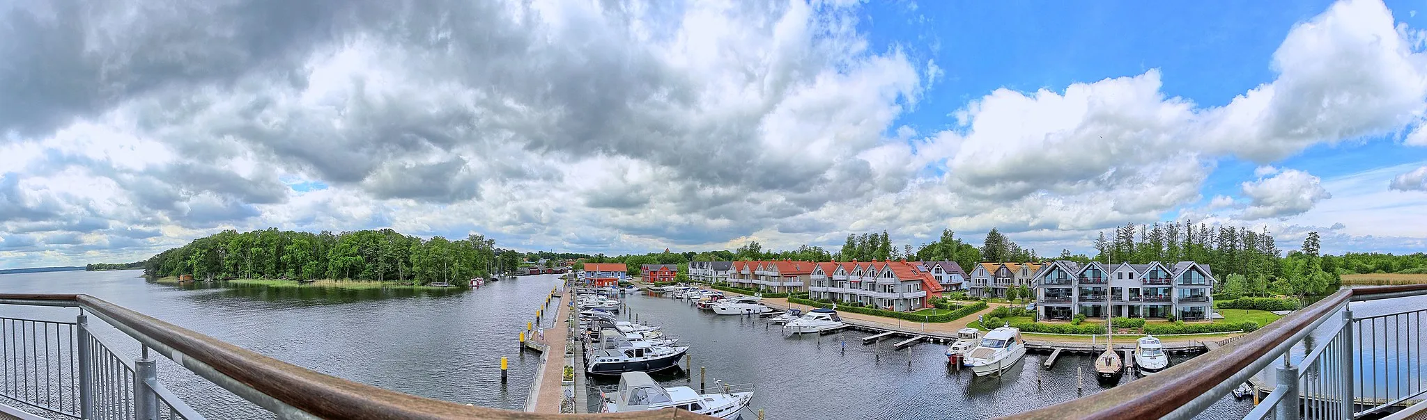 Photo showing: Plau am See/Mecklenburg-Western Pomerania, "An der Metow", marina: 240° panorama from the observation tower / lighthouse over the marina (facing west);