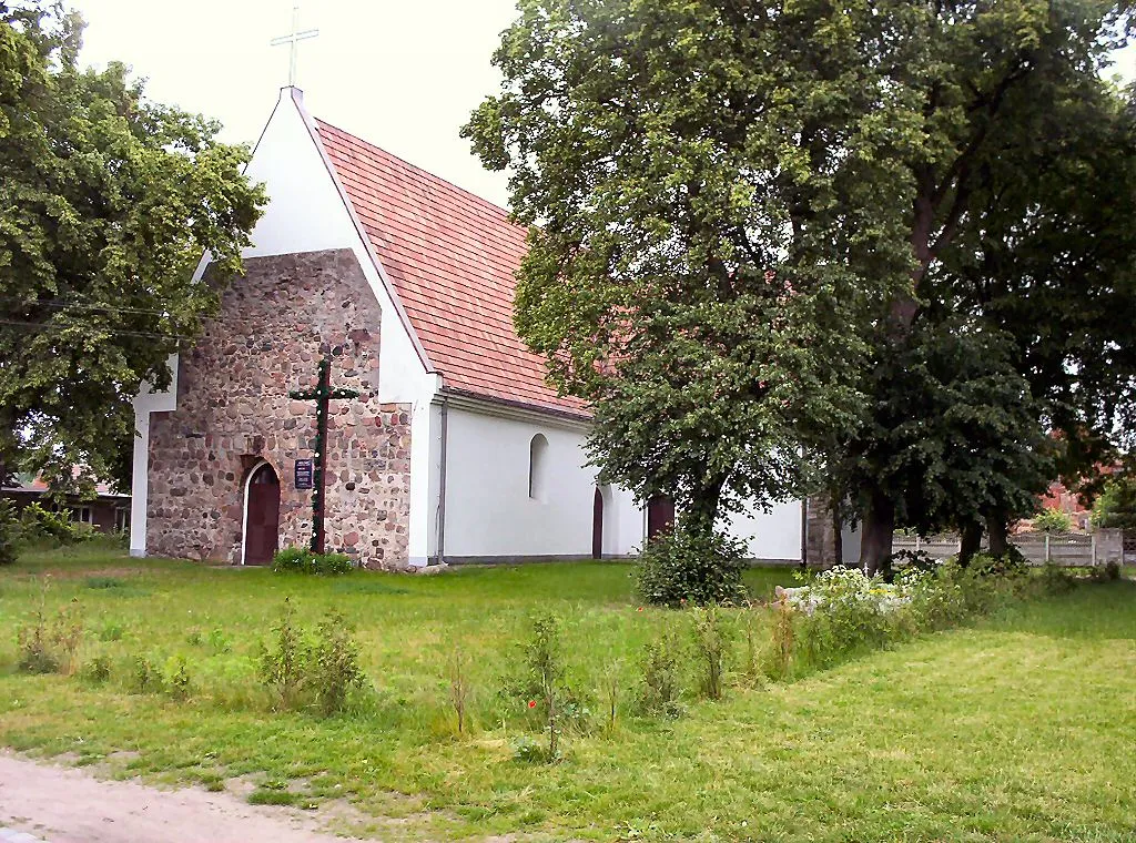 Photo showing: Ognica - rzymskokatolicki kościół filialny p.w. św. Jadwigi, XV, odbudowany po zniszczeniach wojennych 1978-1979