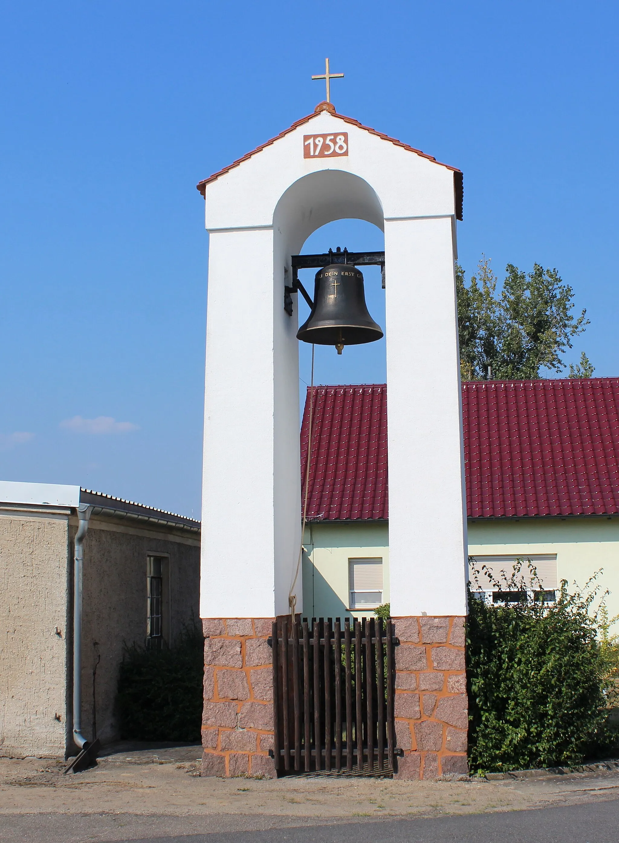 Photo showing: Glockenturm Beiersdorf