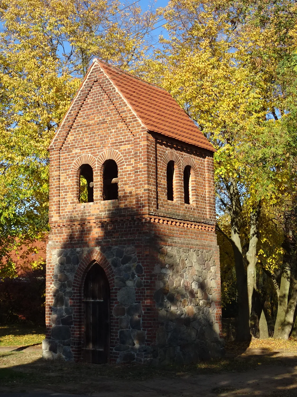 Photo showing: Charlottenfelde, Ortsteil von Baruth/Mark, denkmalgeschützter Glockenturm