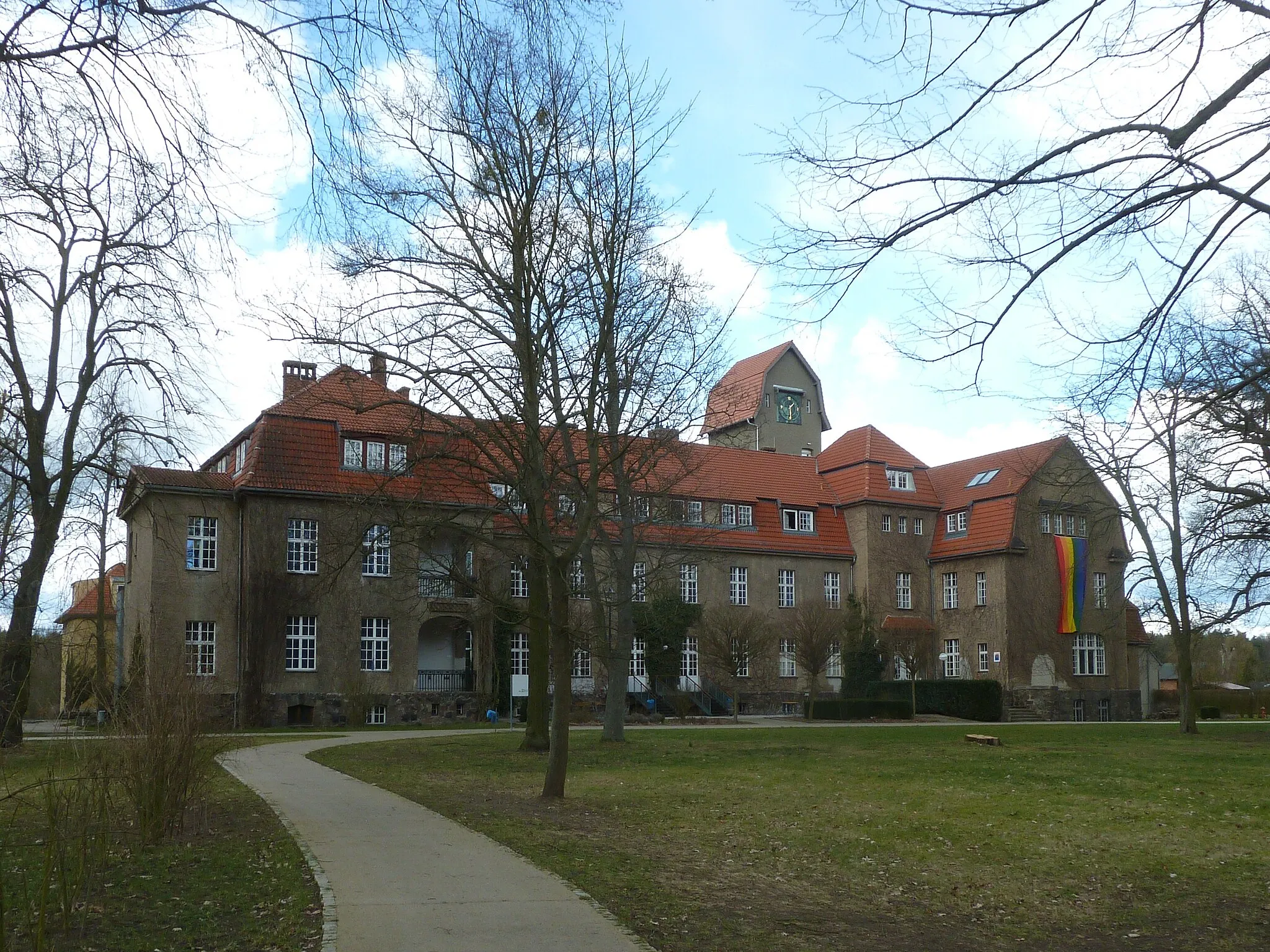 Photo showing: ehemaliges Mädchen-Waisenhaus „Johannaheim“ in Werftpfuhl (Stadt Werneuchen, Brandenburg); unter Denkmalschutz; heute Jugendbildungsstätte „Kurt Löwenstein“ e.V.