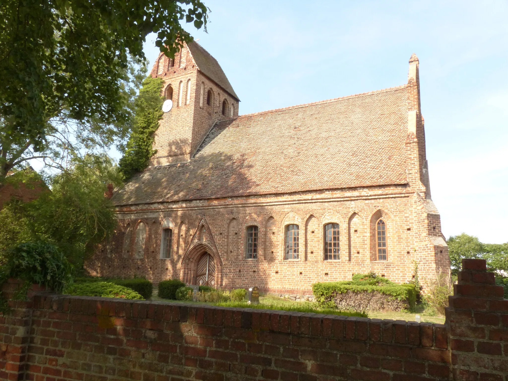 Photo showing: Kirche in Buckow be Nennhausen, Südseite