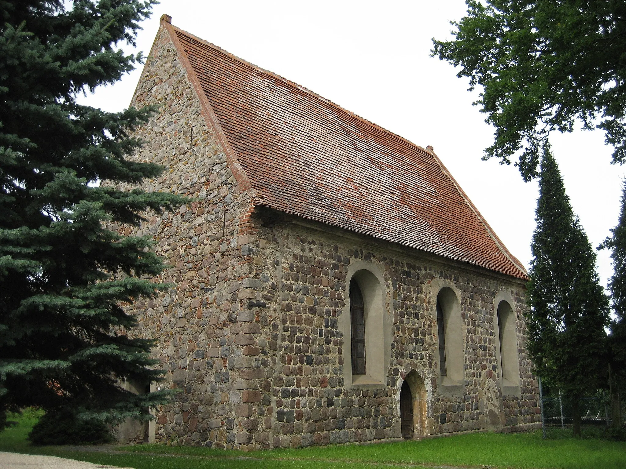 Photo showing: Kirche von Grimme mit separat vom Kirchturm stehendem Saalbau.
