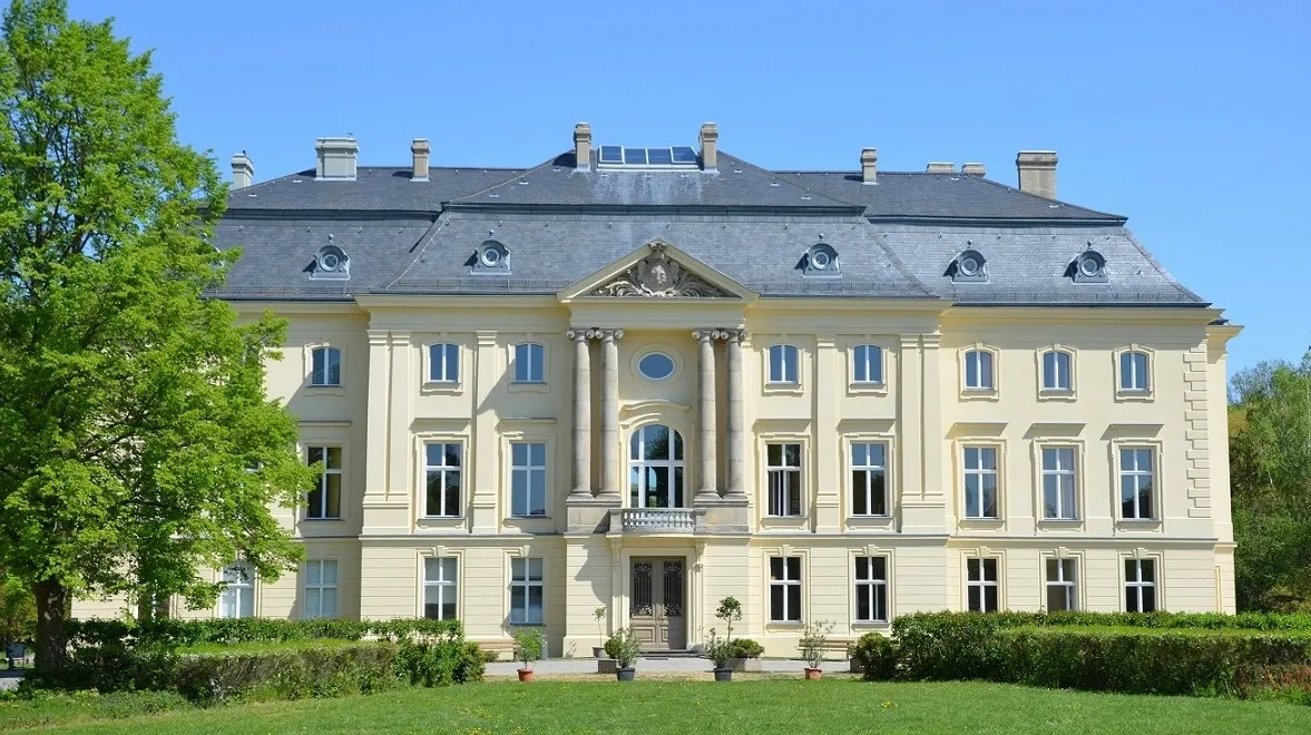 Photo showing: Herrenhaus 2019