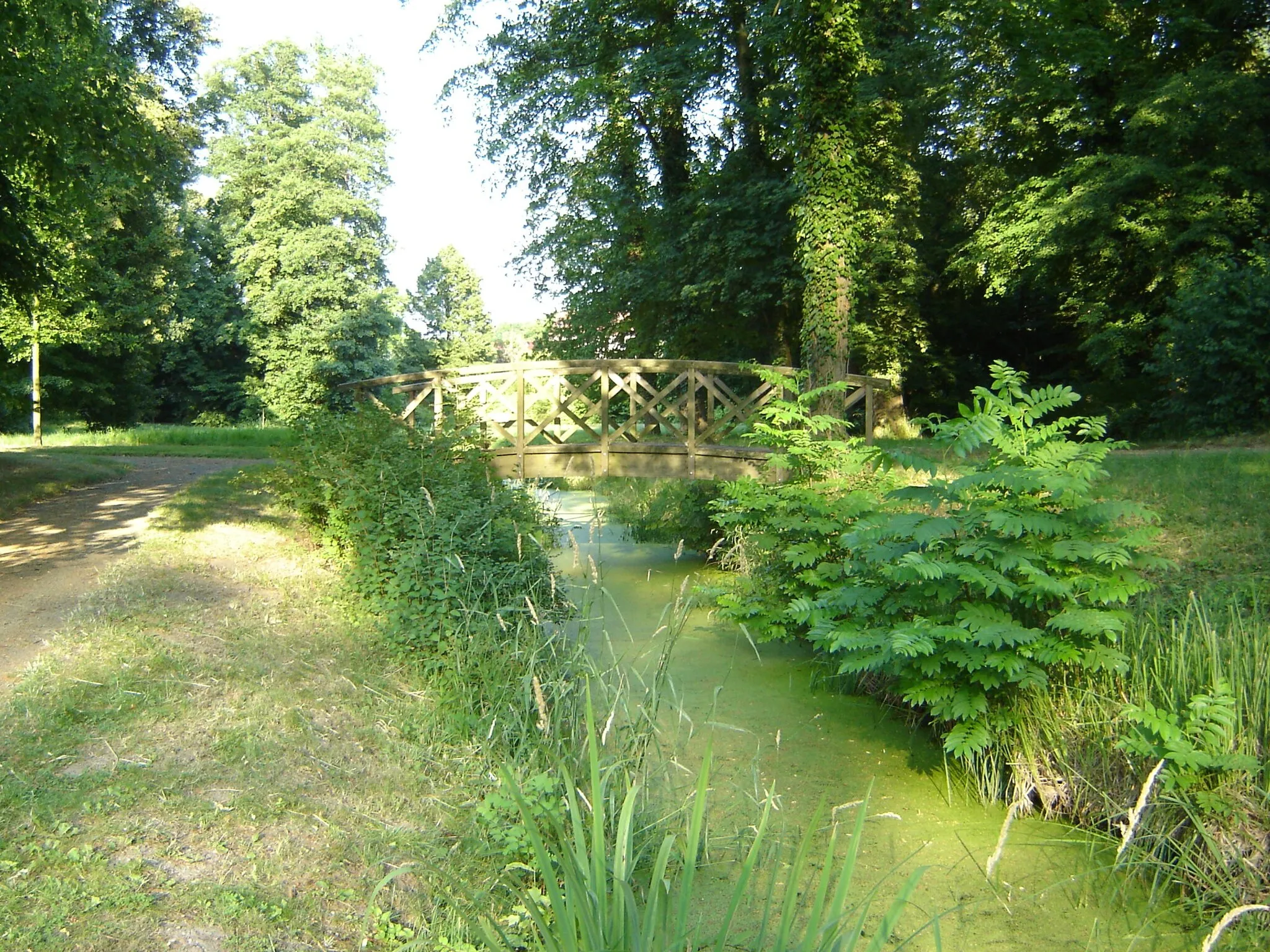 Photo showing: Im Park des Schlosses Steinhöfel.