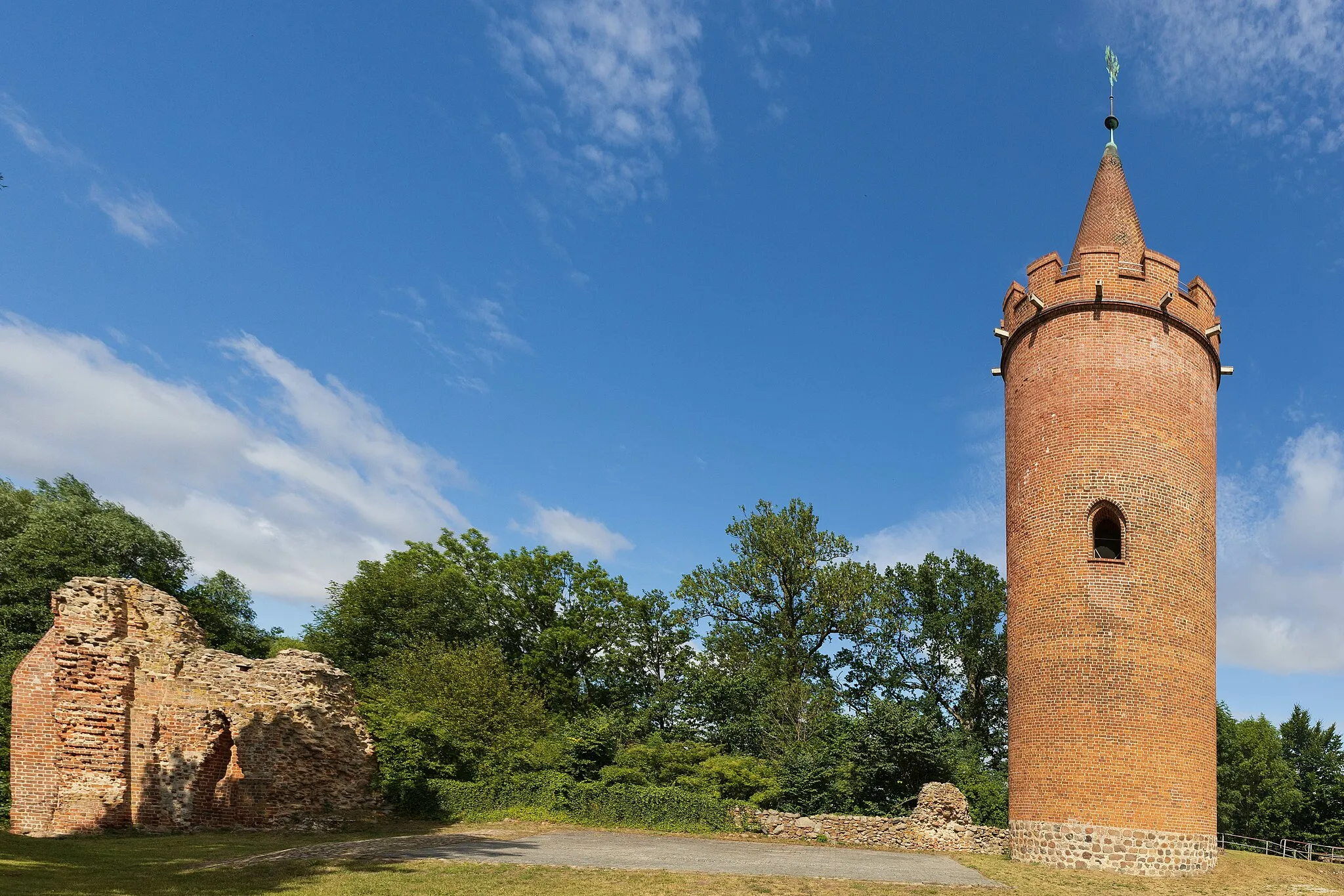 Photo showing: Ruinde der Burg Putlitz, einem Baudenkmal gemäß de:Liste der Baudenkmale in Putlitz