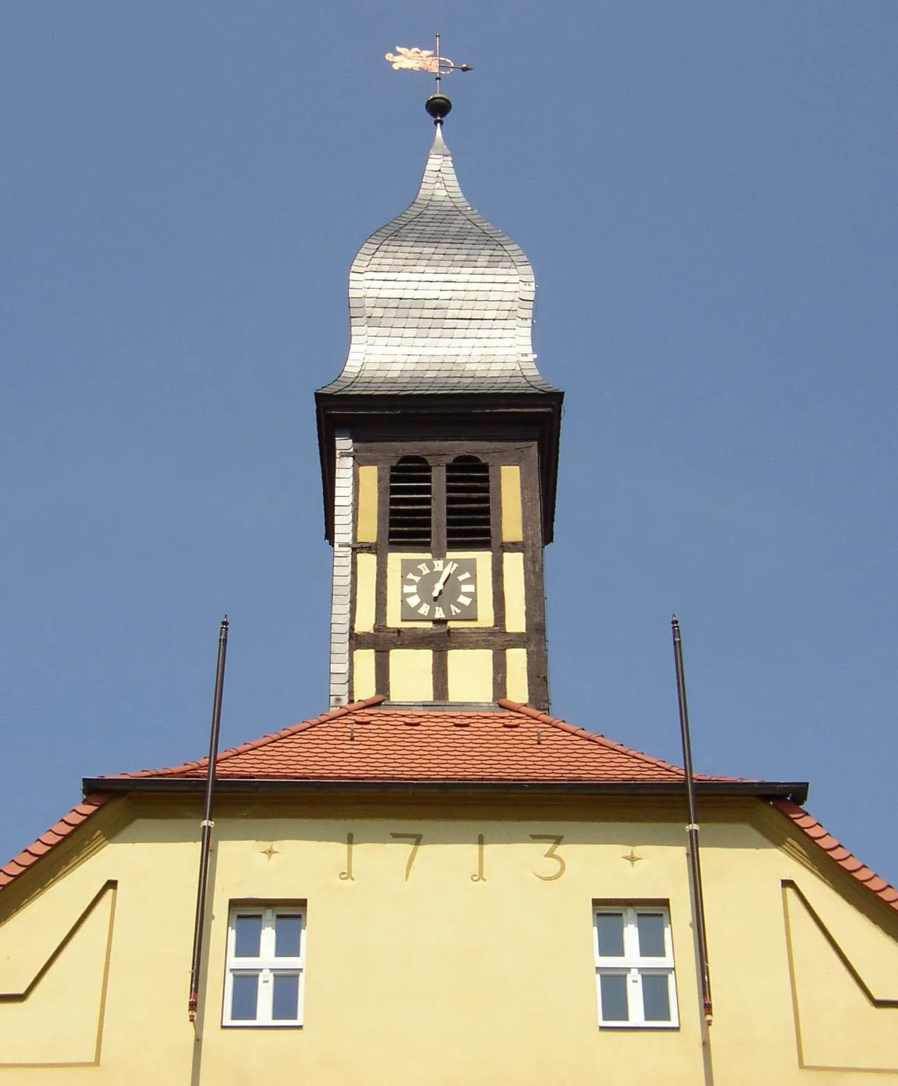 Photo showing: Clock with hour hand only at the town hall in Lenzen in Brandenburg, Germany