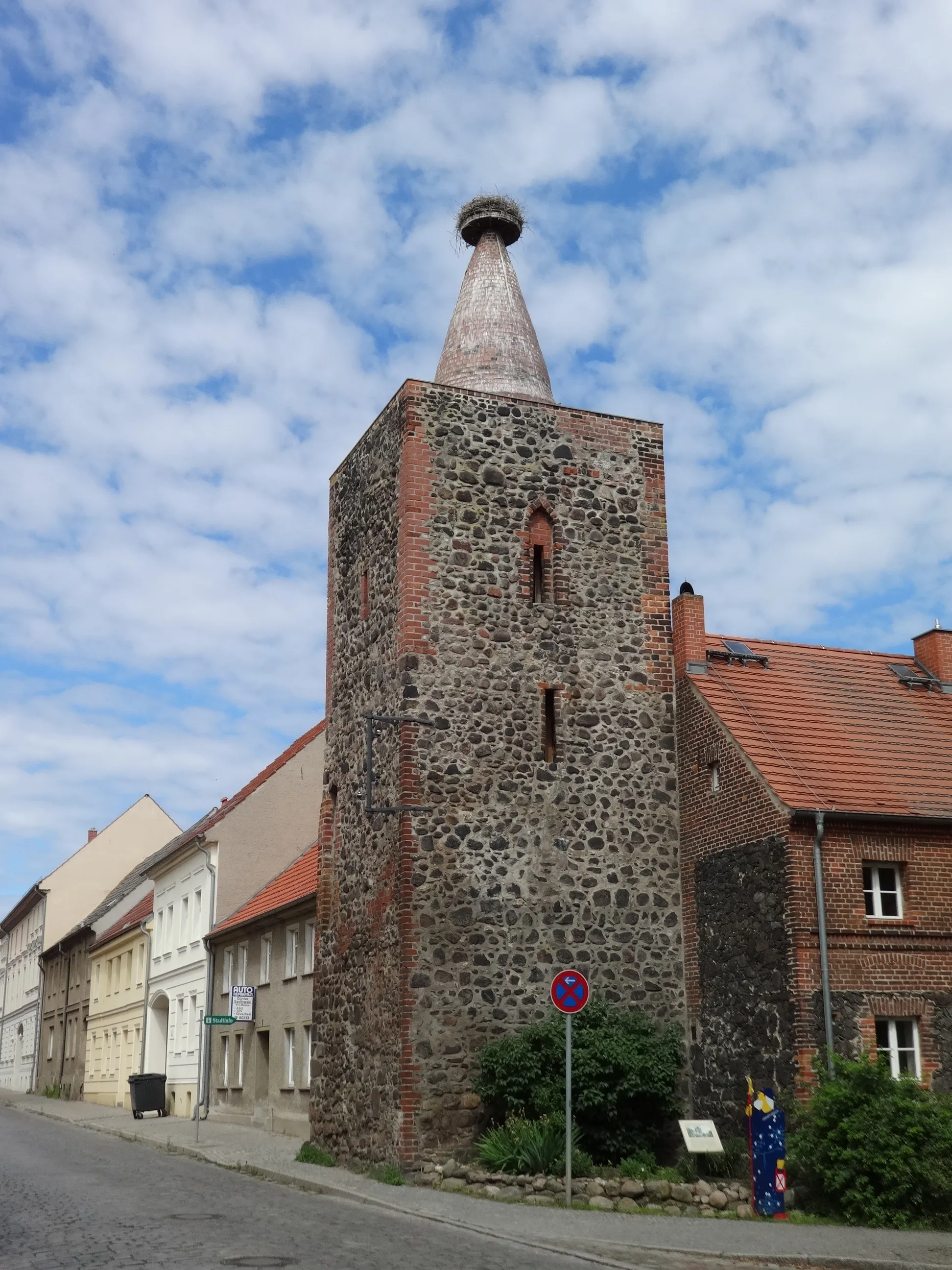 Photo showing: Strausberger Tor, Teil der mittelalterlichen Stadtbefestigung  von Altlandsberg, eine Stadt im Landkreis Märkisch-Oderland, Brandenburg