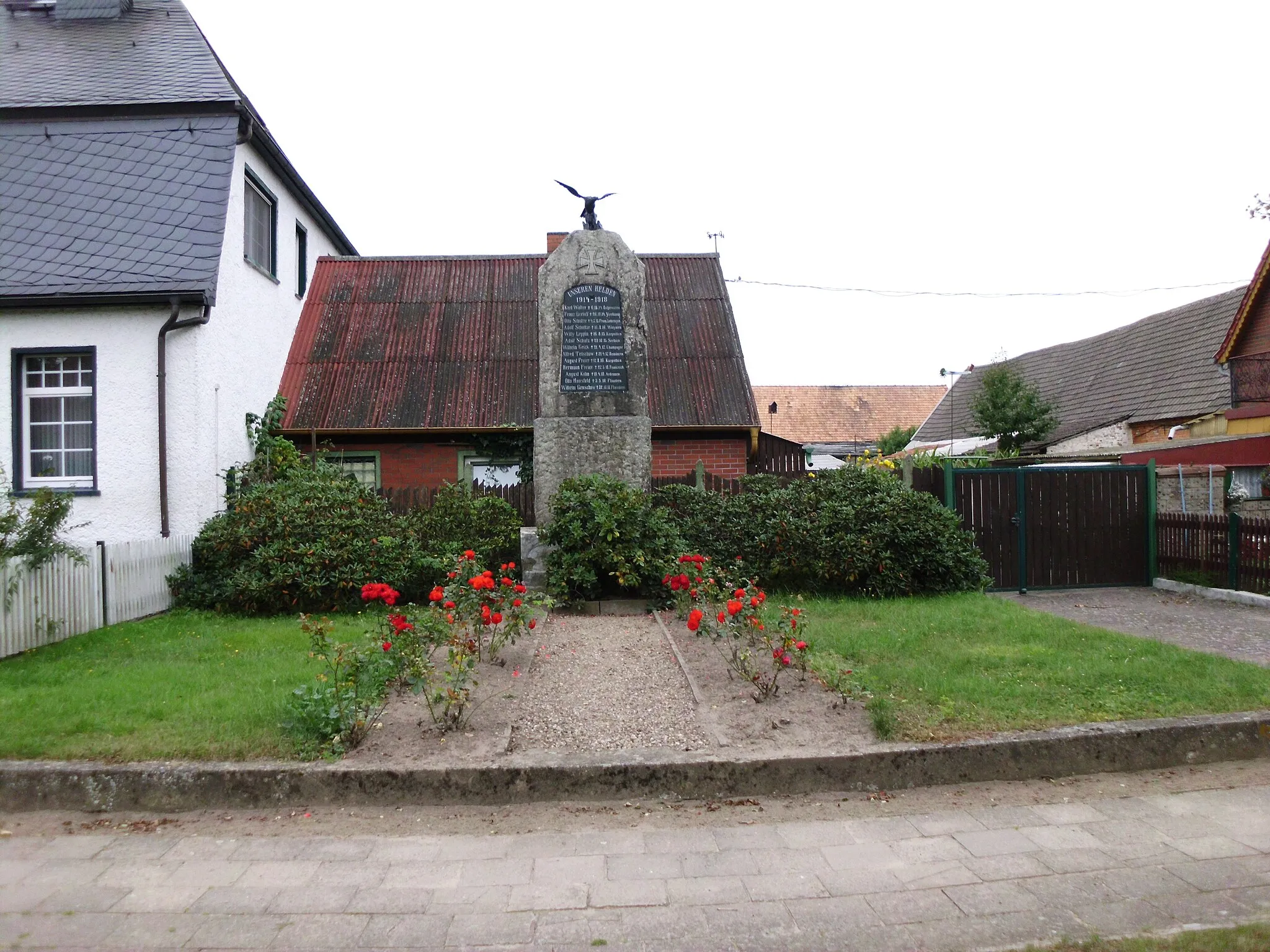 Photo showing: Denkmal für die Gefallenen im Ersten Weltkrieg in Kleinow, Plattenburg, Prignitz