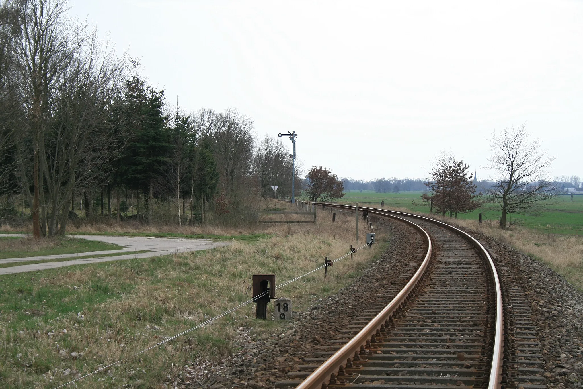 Photo showing: Bahnlinie südlich der Siedlung