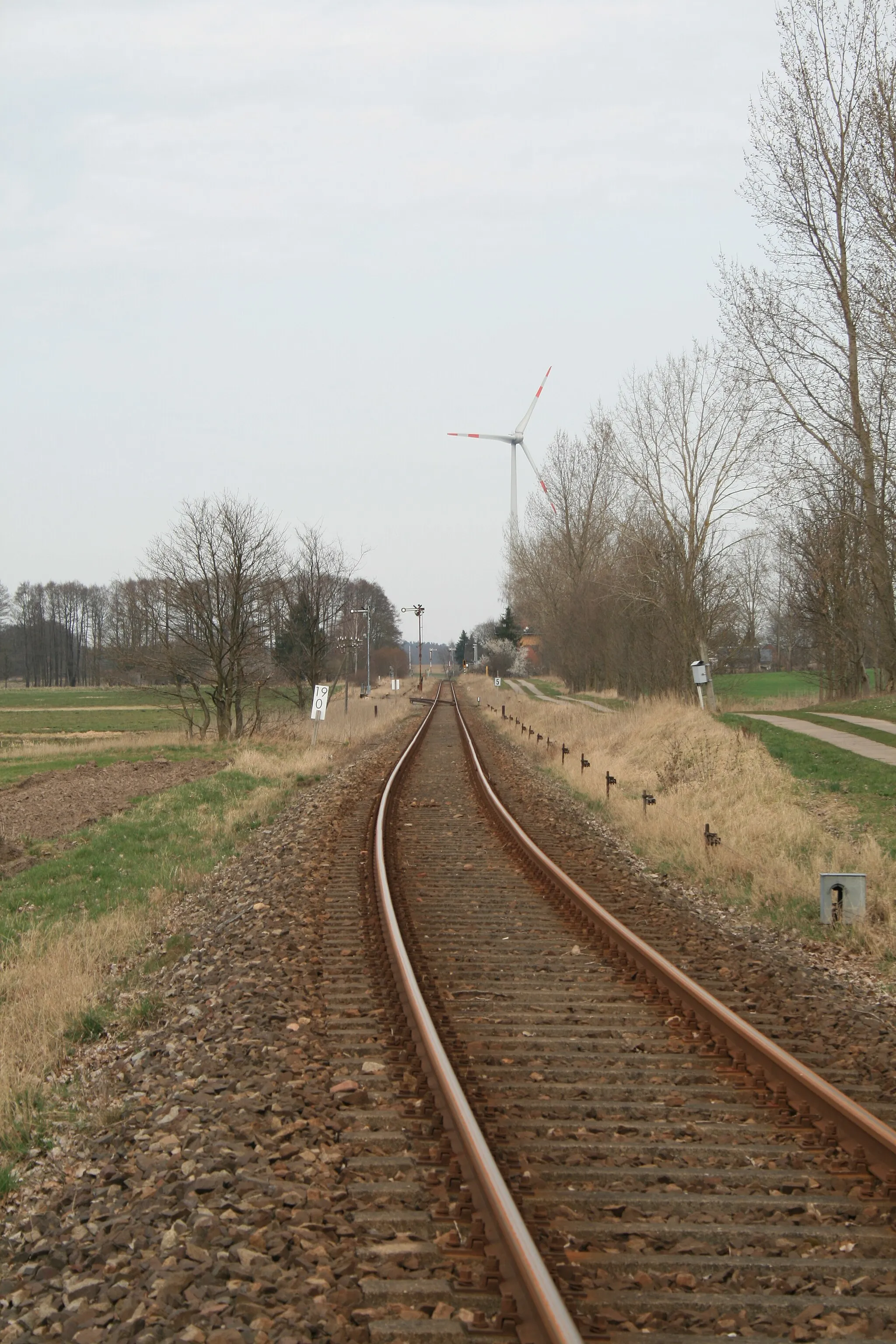 Photo showing: Bahnlinie nördlich der Siedlung