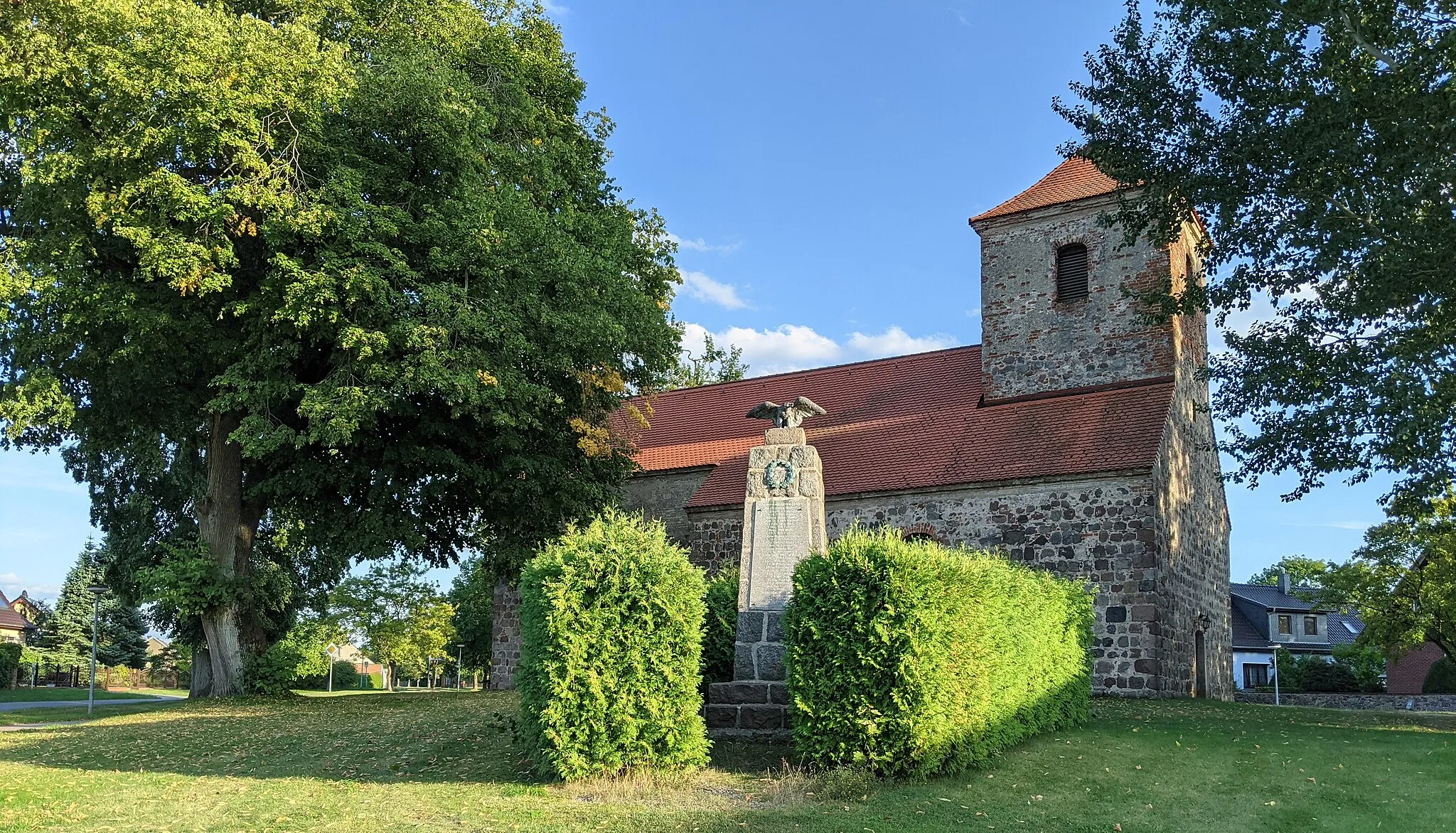 Photo showing: Garzau (Dorf im Landkreis Märkisch-Oderland in Brandenburg), Blick auf die Dorfkirche