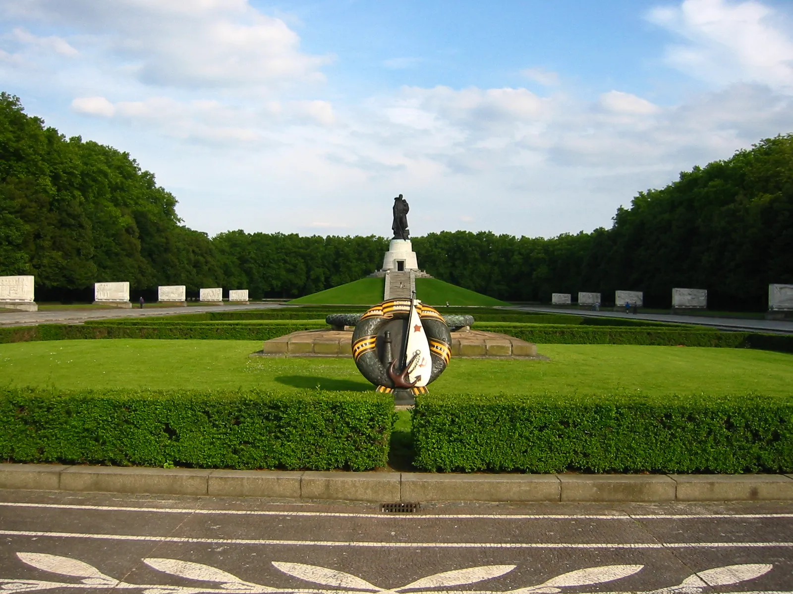 Photo showing: Berlin - Soviet Cenotaph Treptower Park