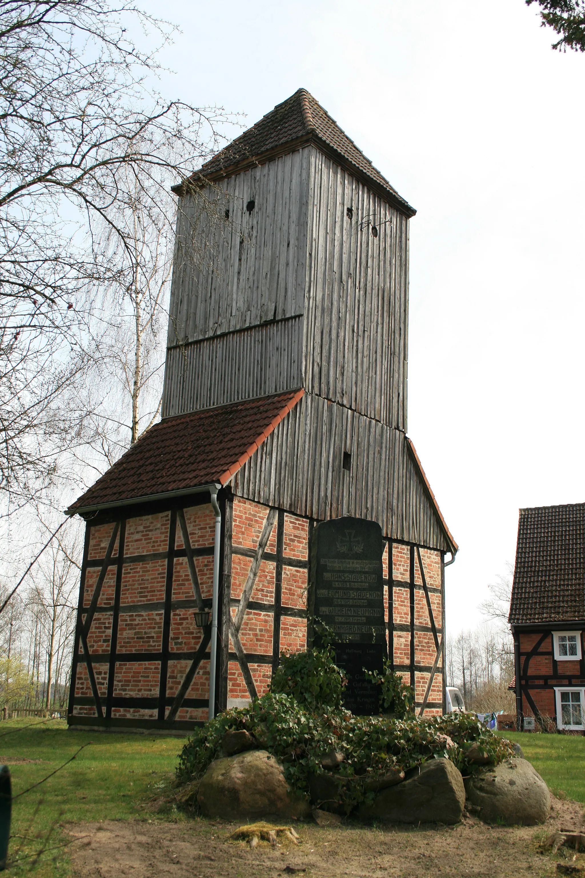 Photo showing: Nordwestansicht der Reste der Dorfkirche