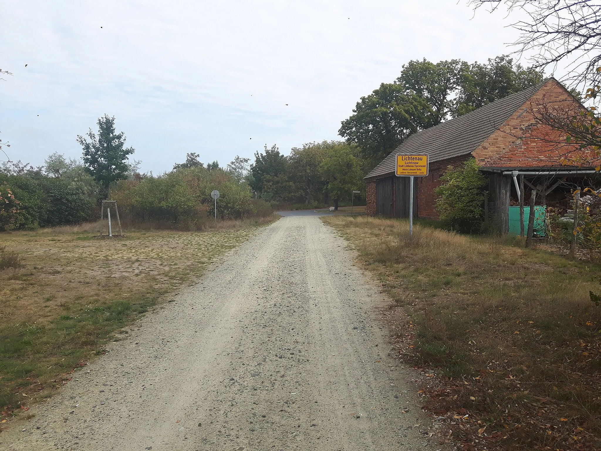 Photo showing: Ortseingang von Lichtenau, einem Dorf bei Lübbenau im Landkreis Oberspreewald-Lausitz in Brandenburg, aus Zinnitz kommend.