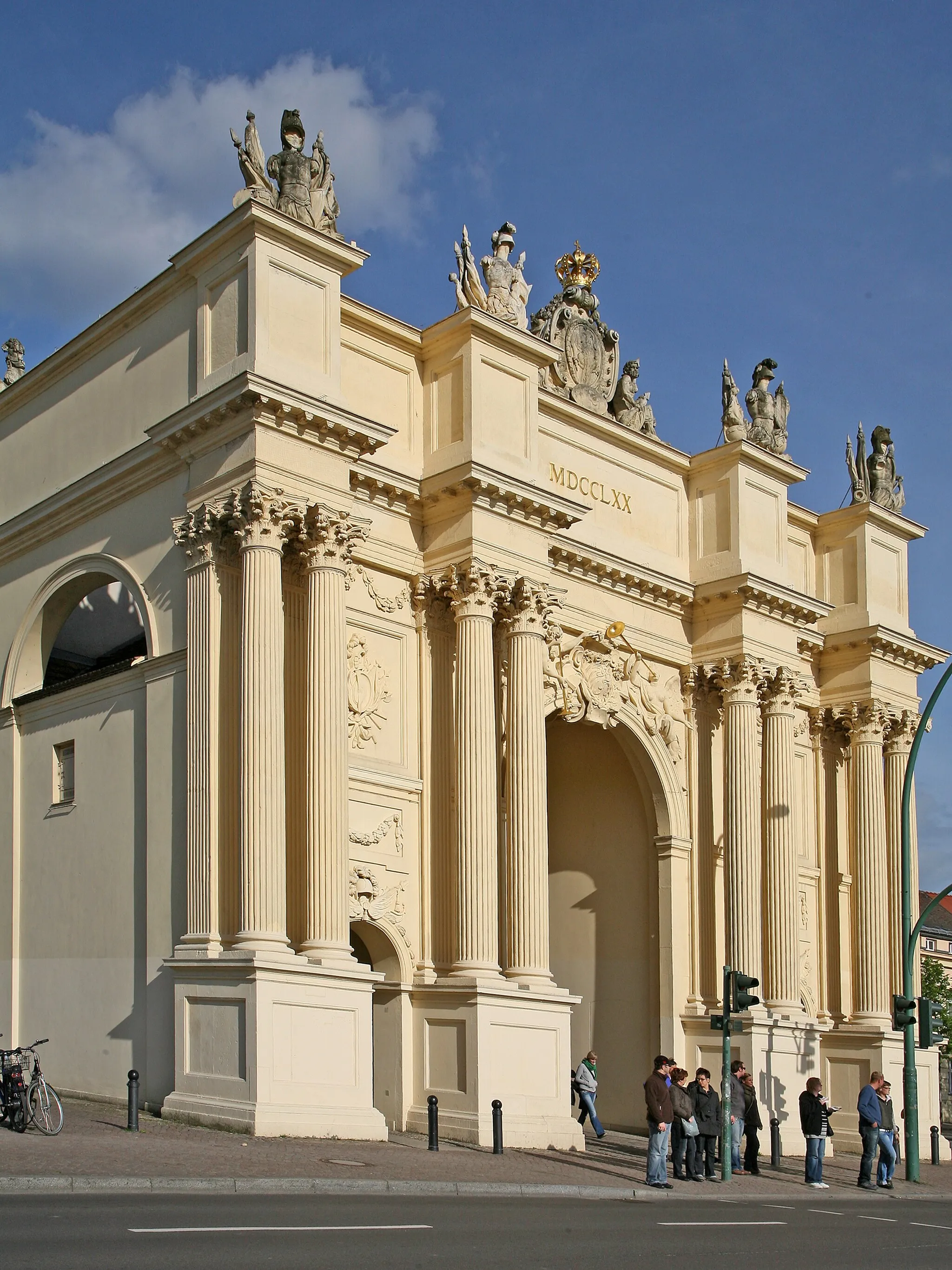 Photo showing: Brandenburger Tor in Potsdam (Luisenplatz). Das Tor wurde 1770 im Auftrag von Friedrich II. (Friedrich der Große) erbaut.