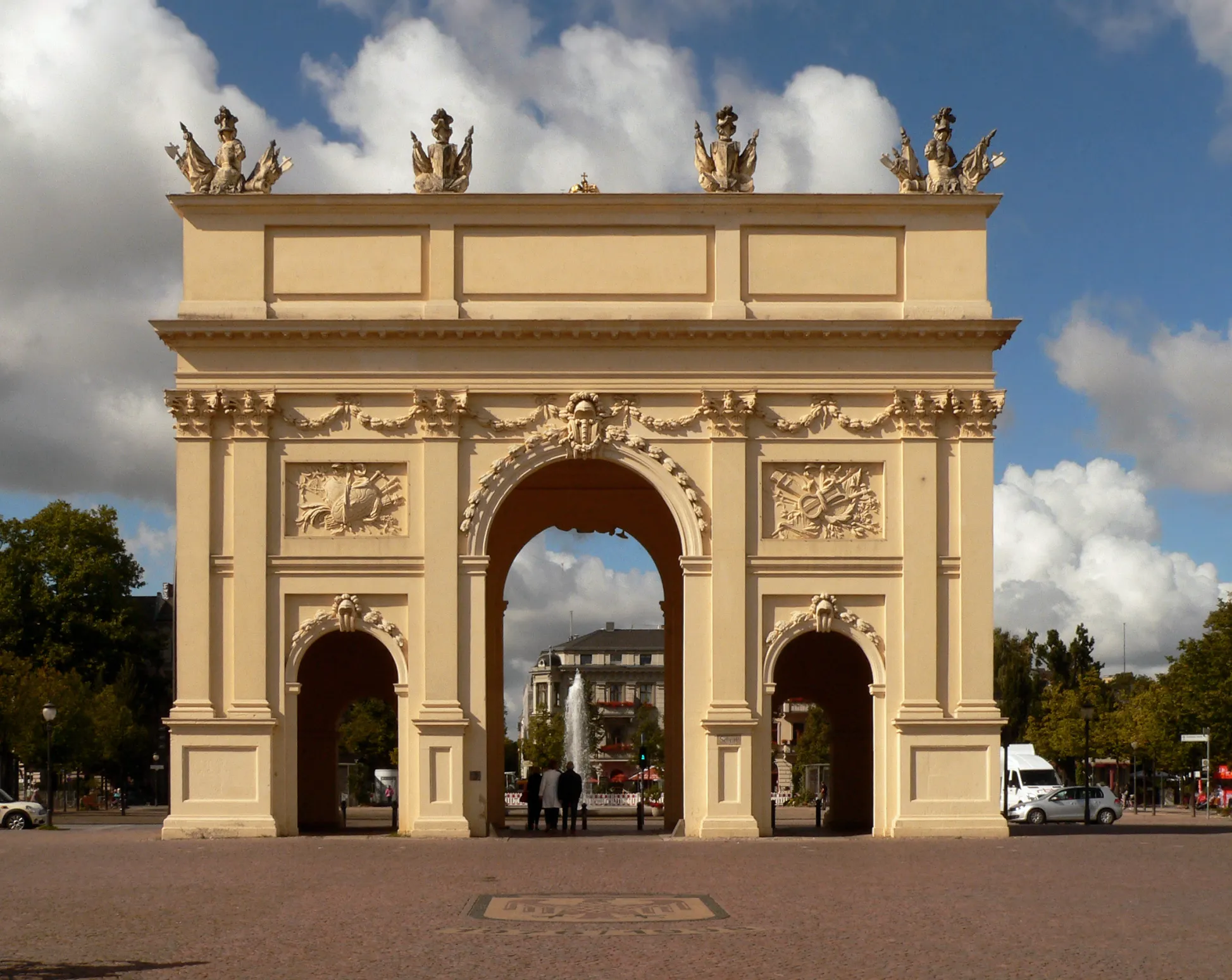 Photo showing: Brandenburger Tor (Potsdam) Stadtseite by Carl von Gontard