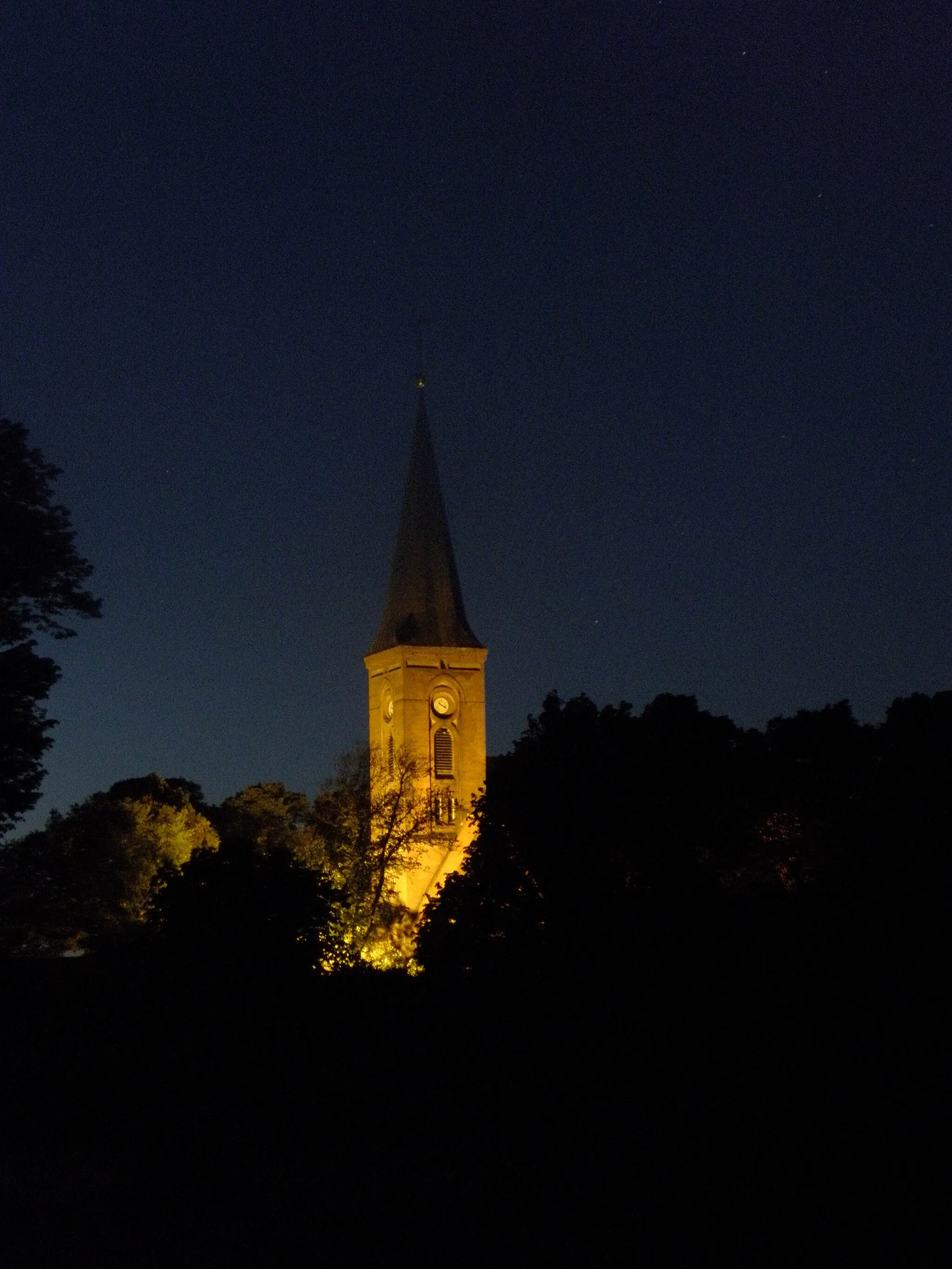 Photo showing: Kirche Hohenreinkendorf angestrahlt bei Nacht