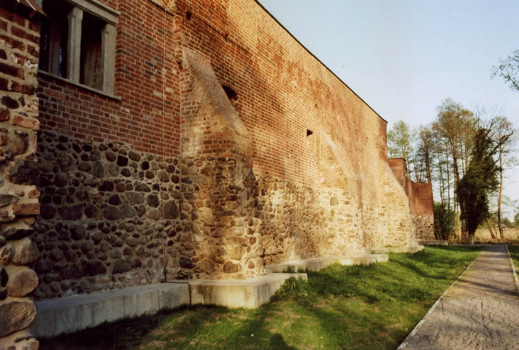 Photo showing: Mauer an der Südseite